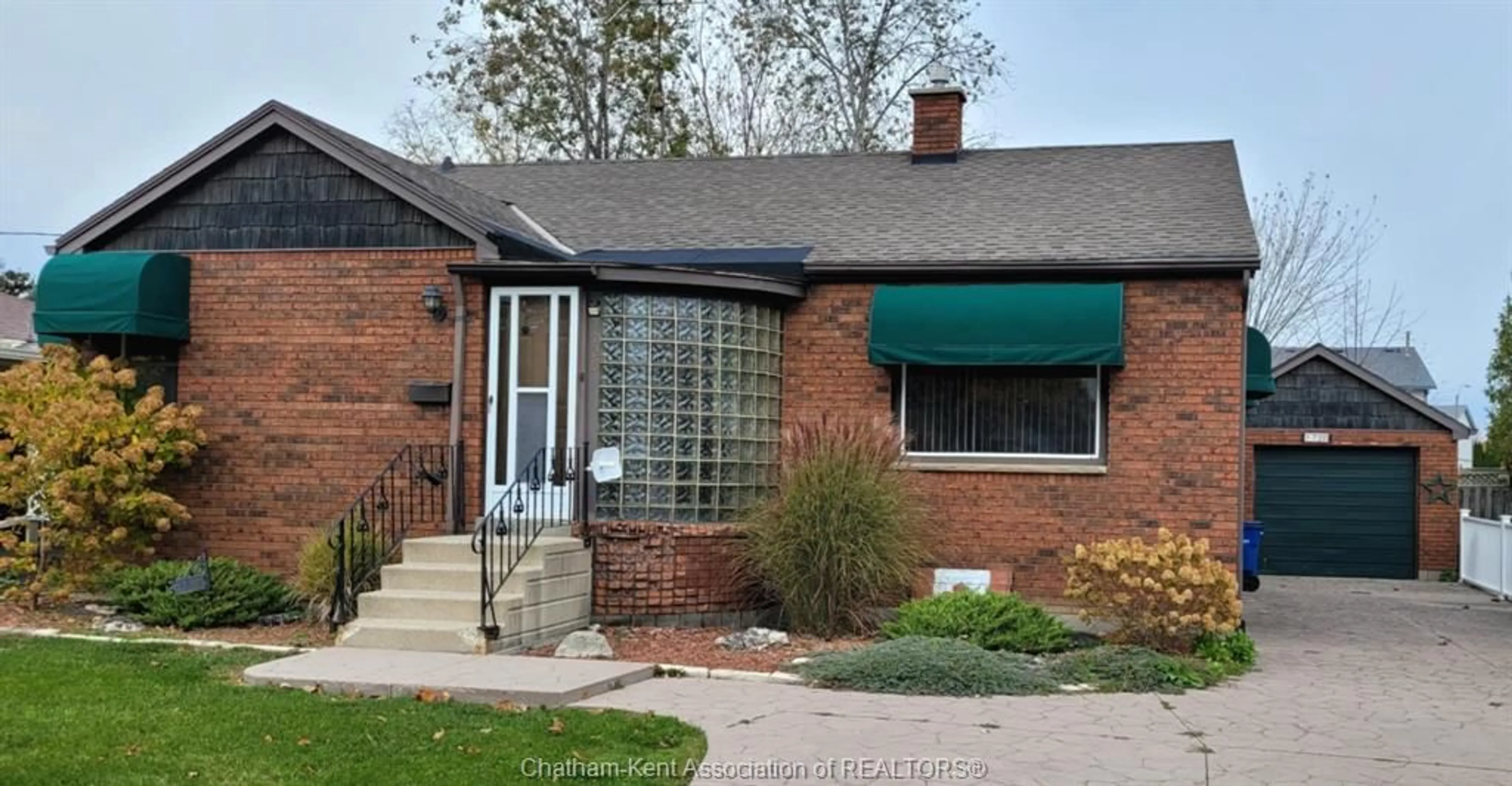 Home with brick exterior material, street for 1720 Dufferin Ave, Wallaceburg Ontario N8A 2X4