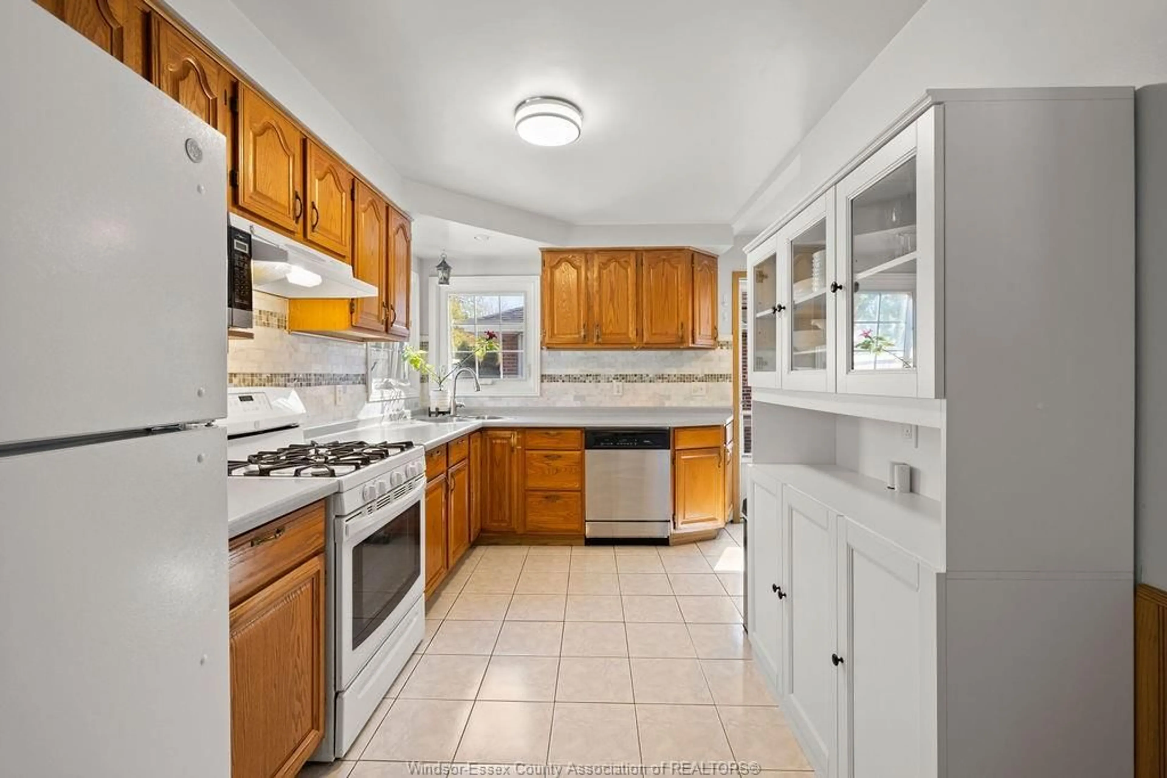 Standard kitchen, ceramic/tile floor for 1179 ESDRAS, Windsor Ontario N8S 2N3