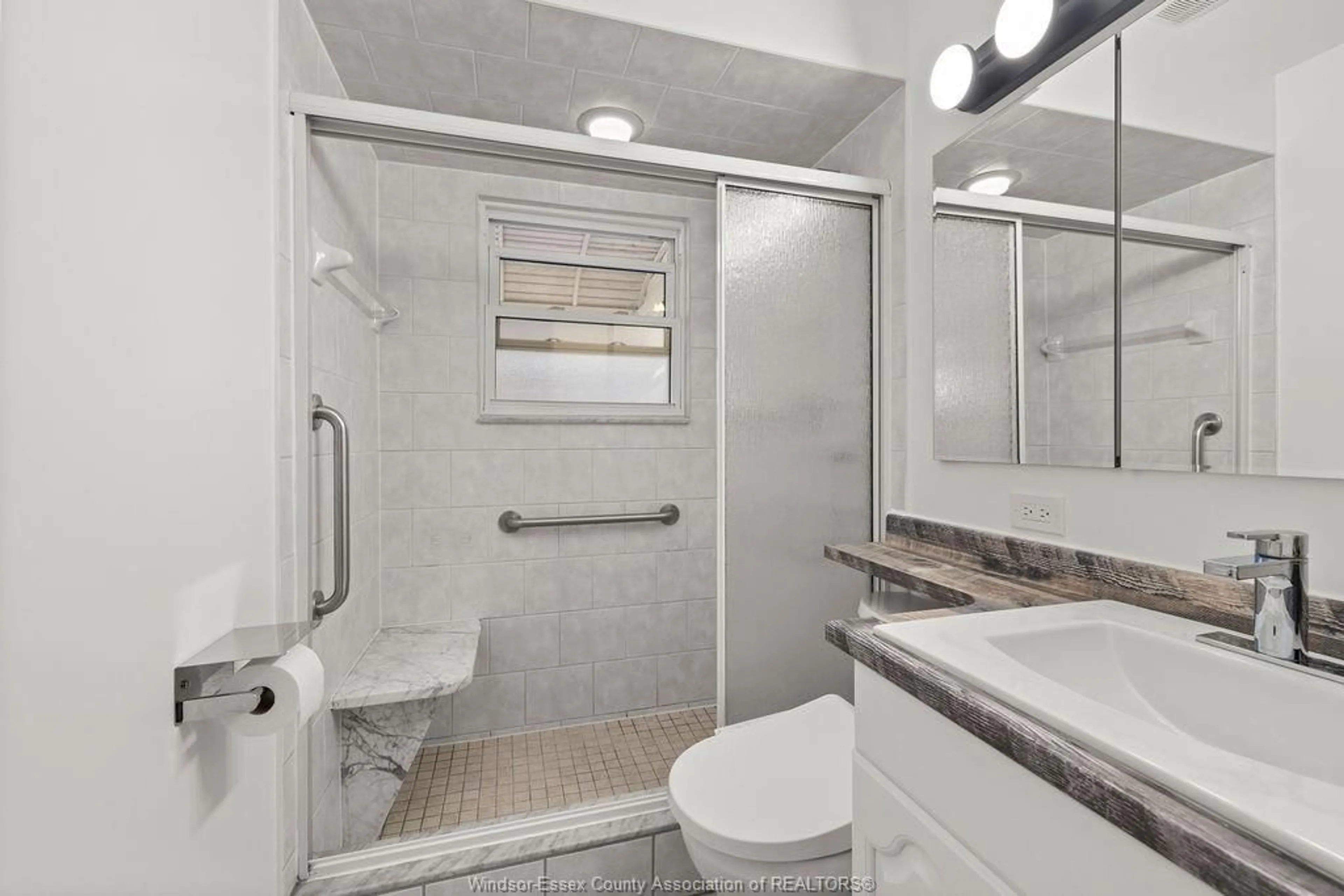 Standard bathroom, ceramic/tile floor for 1179 ESDRAS, Windsor Ontario N8S 2N3