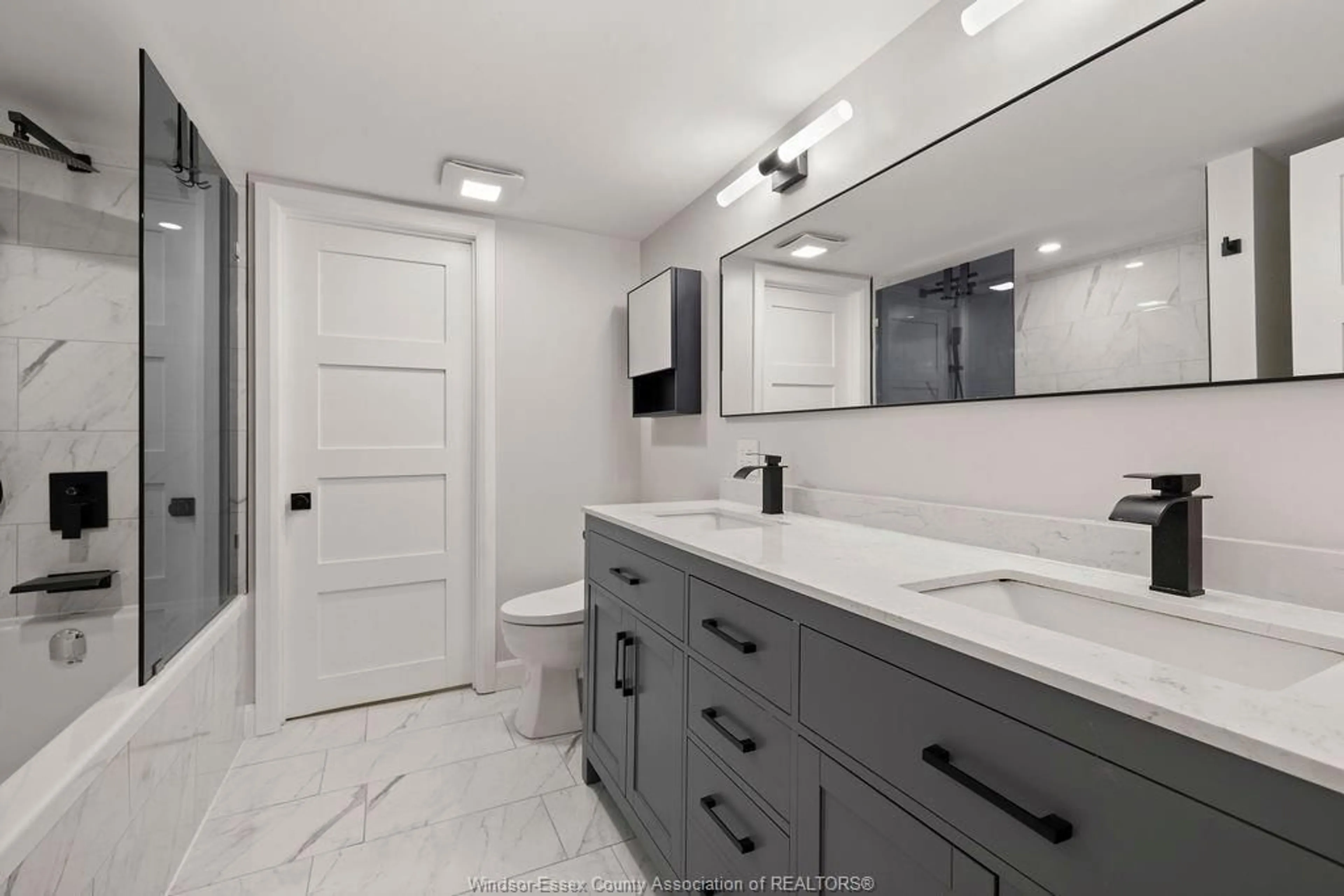 Contemporary bathroom, ceramic/tile floor for 1179 ESDRAS, Windsor Ontario N8S 2N3