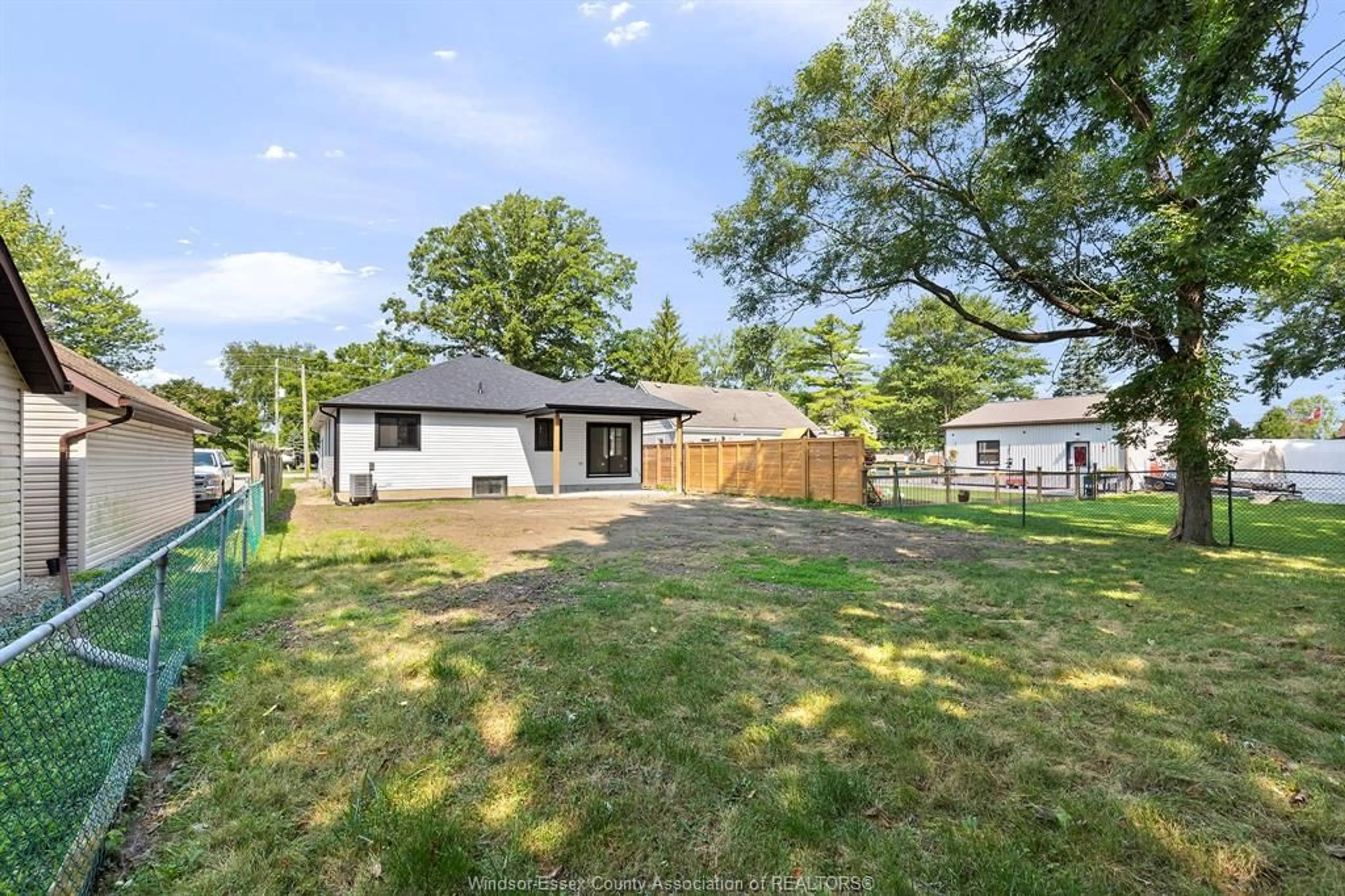 A pic from outside/outdoor area/front of a property/back of a property/a pic from drone, street for 256 EAST PUCE Rd, Lakeshore Ontario N8L 0C4