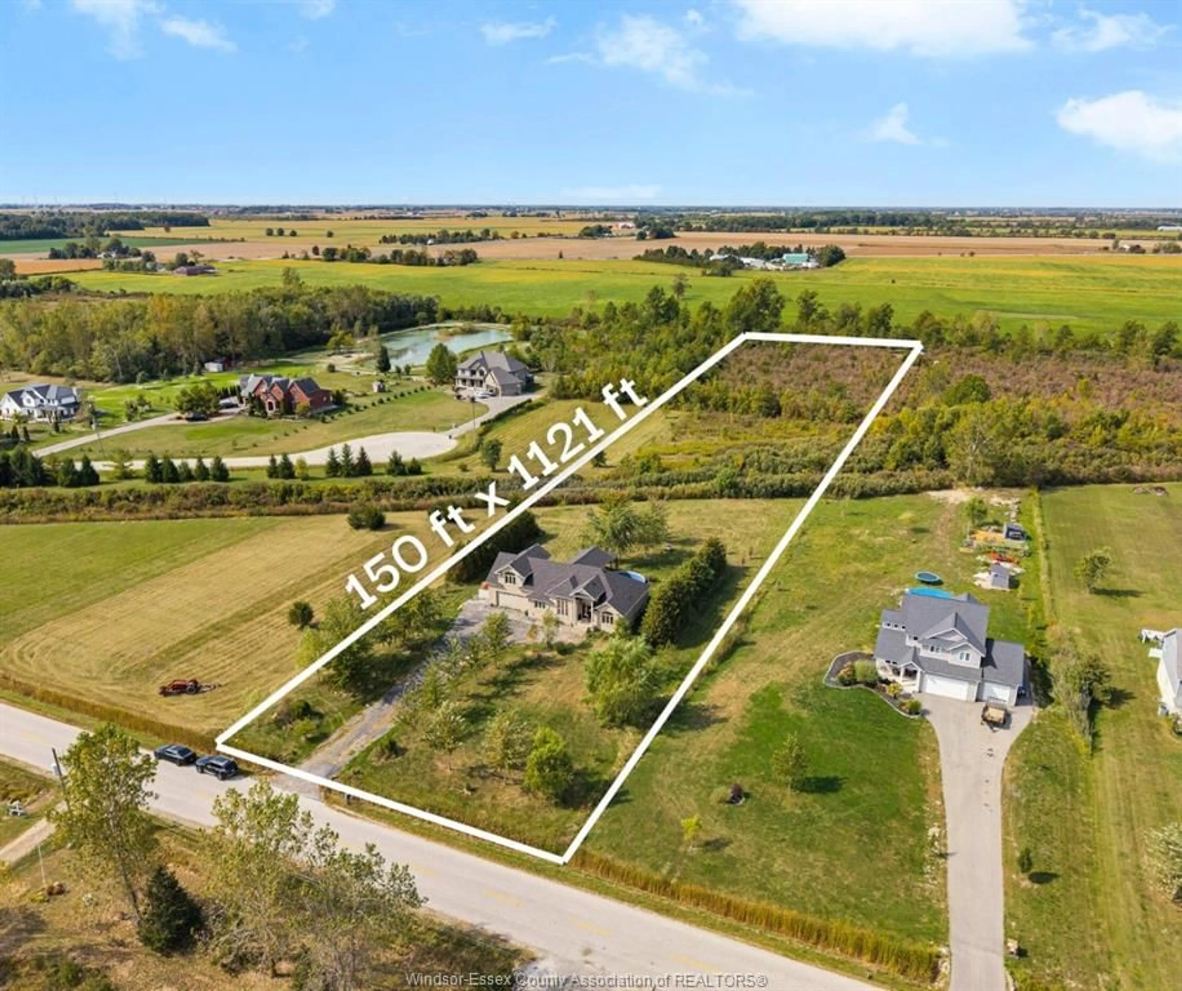 A pic from outside/outdoor area/front of a property/back of a property/a pic from drone, building for 6105 RIZZO NICOLA Rd, Harrow Ontario N0R 1G0