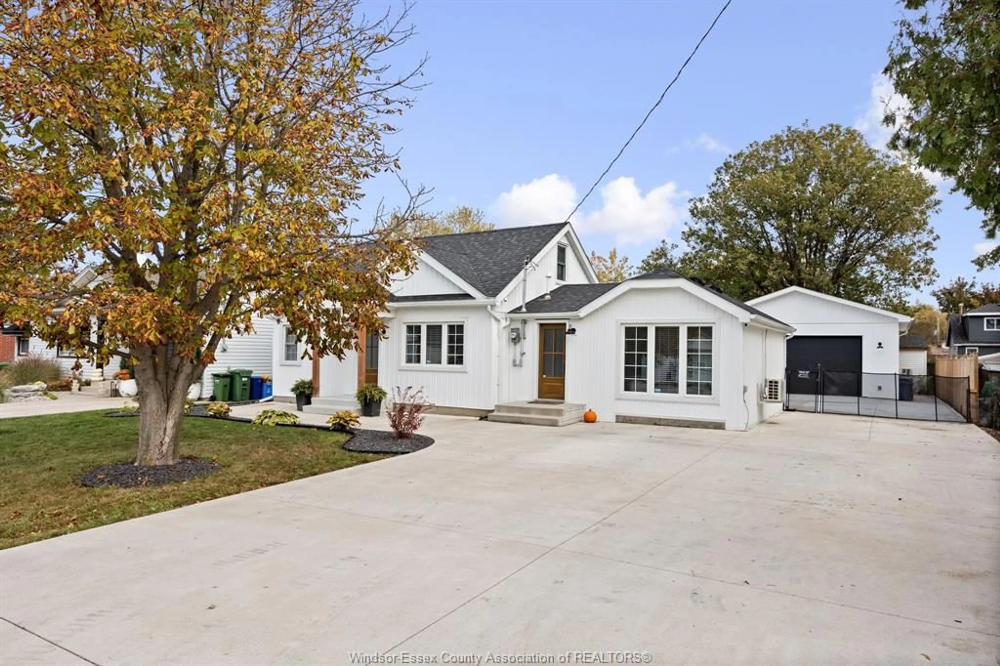 A pic from outside/outdoor area/front of a property/back of a property/a pic from drone, street for 210 PIERRE Ave, Lakeshore Ontario N0R 1C0