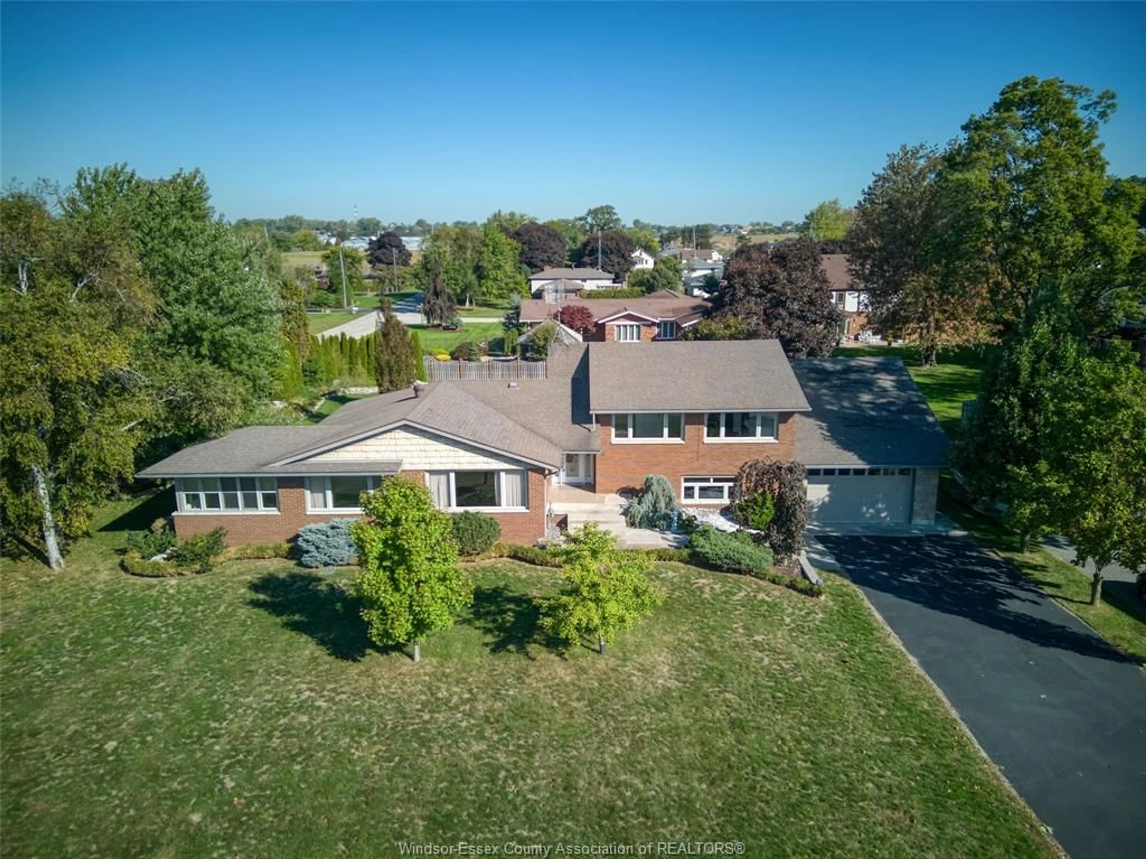 A pic from outside/outdoor area/front of a property/back of a property/a pic from drone, street for 3 BETH, Leamington Ontario N8H 3Z8