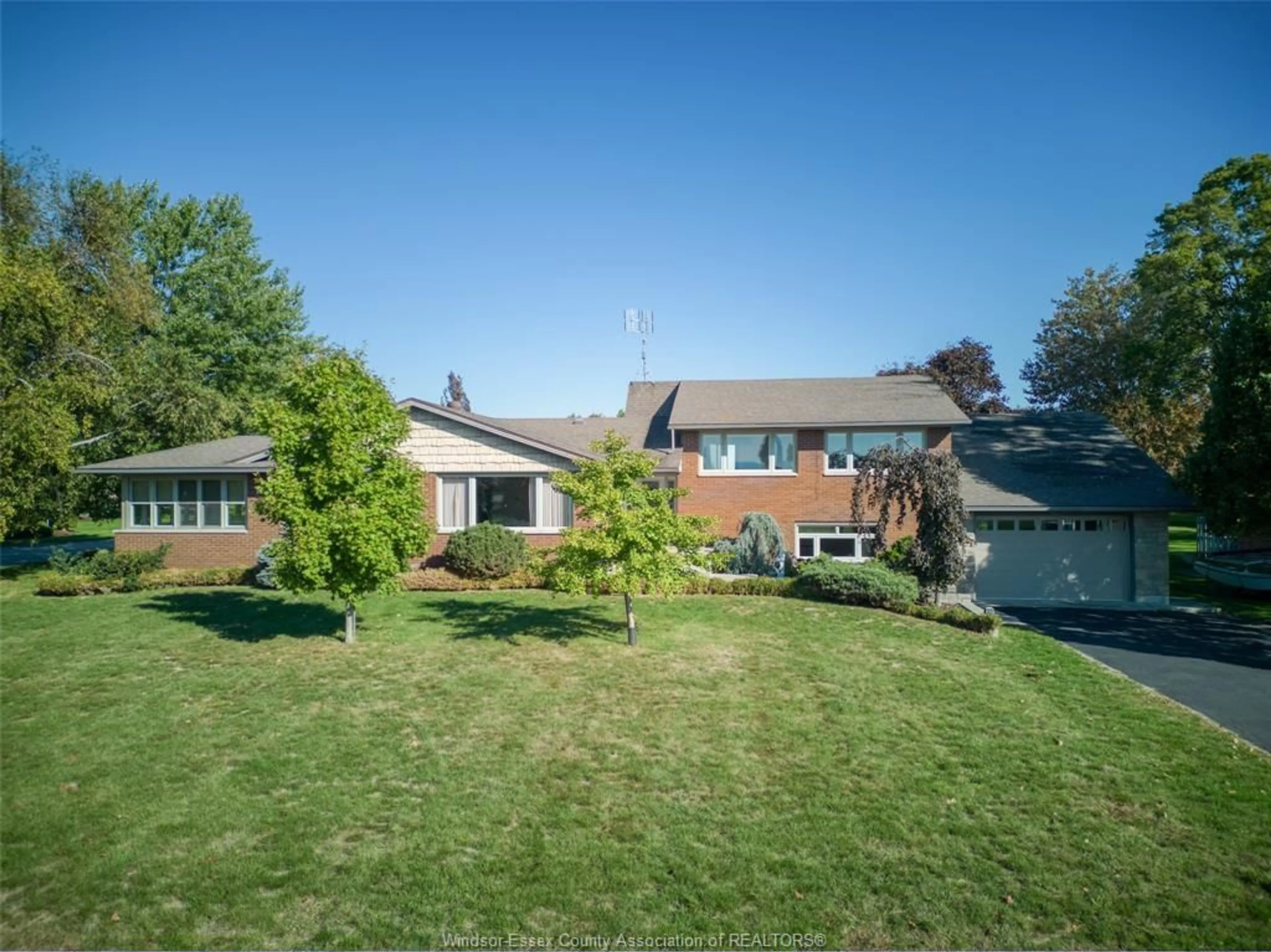 A pic from outside/outdoor area/front of a property/back of a property/a pic from drone, street for 3 BETH, Leamington Ontario N8H 3Z8