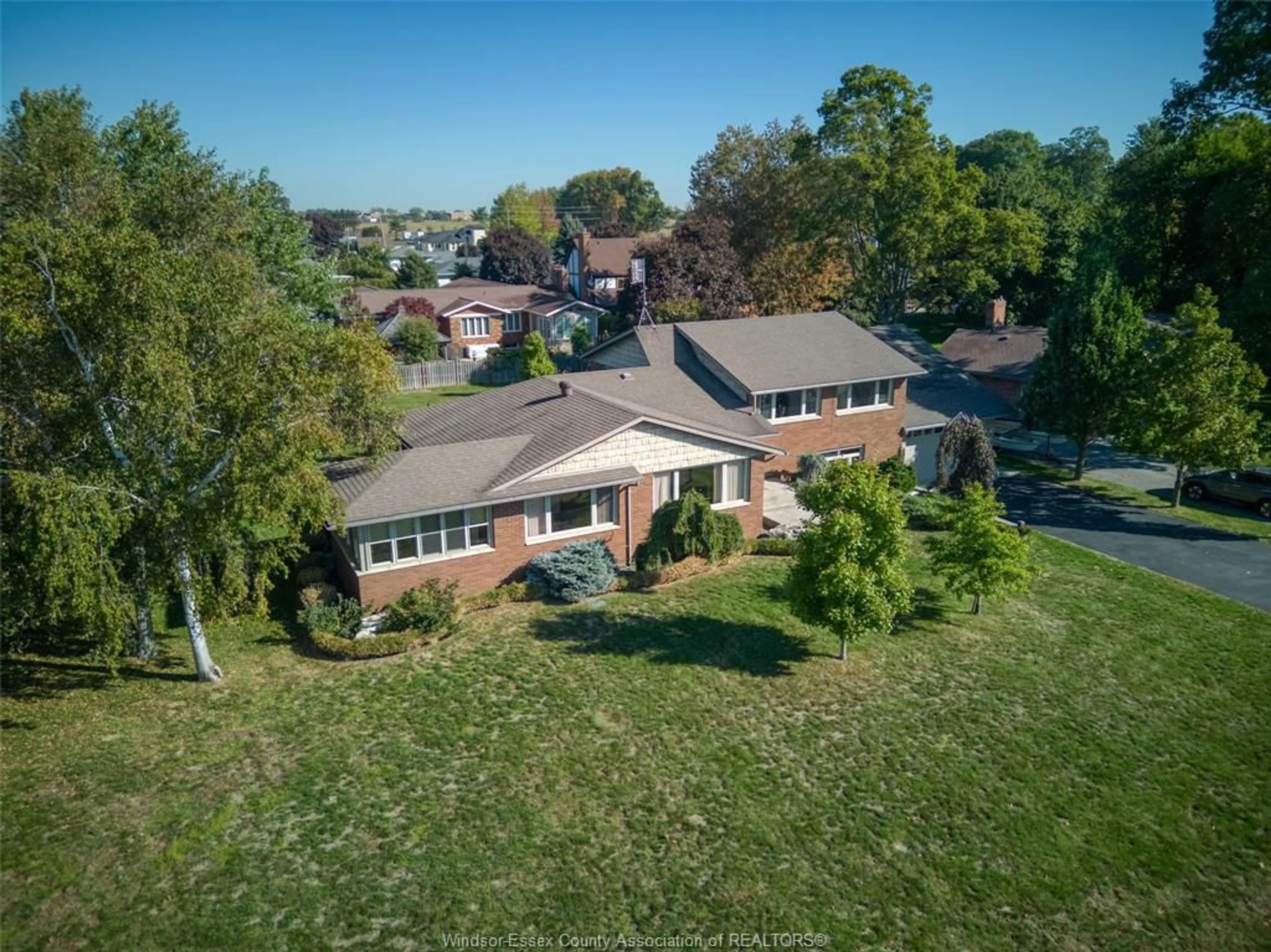 A pic from outside/outdoor area/front of a property/back of a property/a pic from drone, unknown for 3 BETH, Leamington Ontario N8H 3Z8