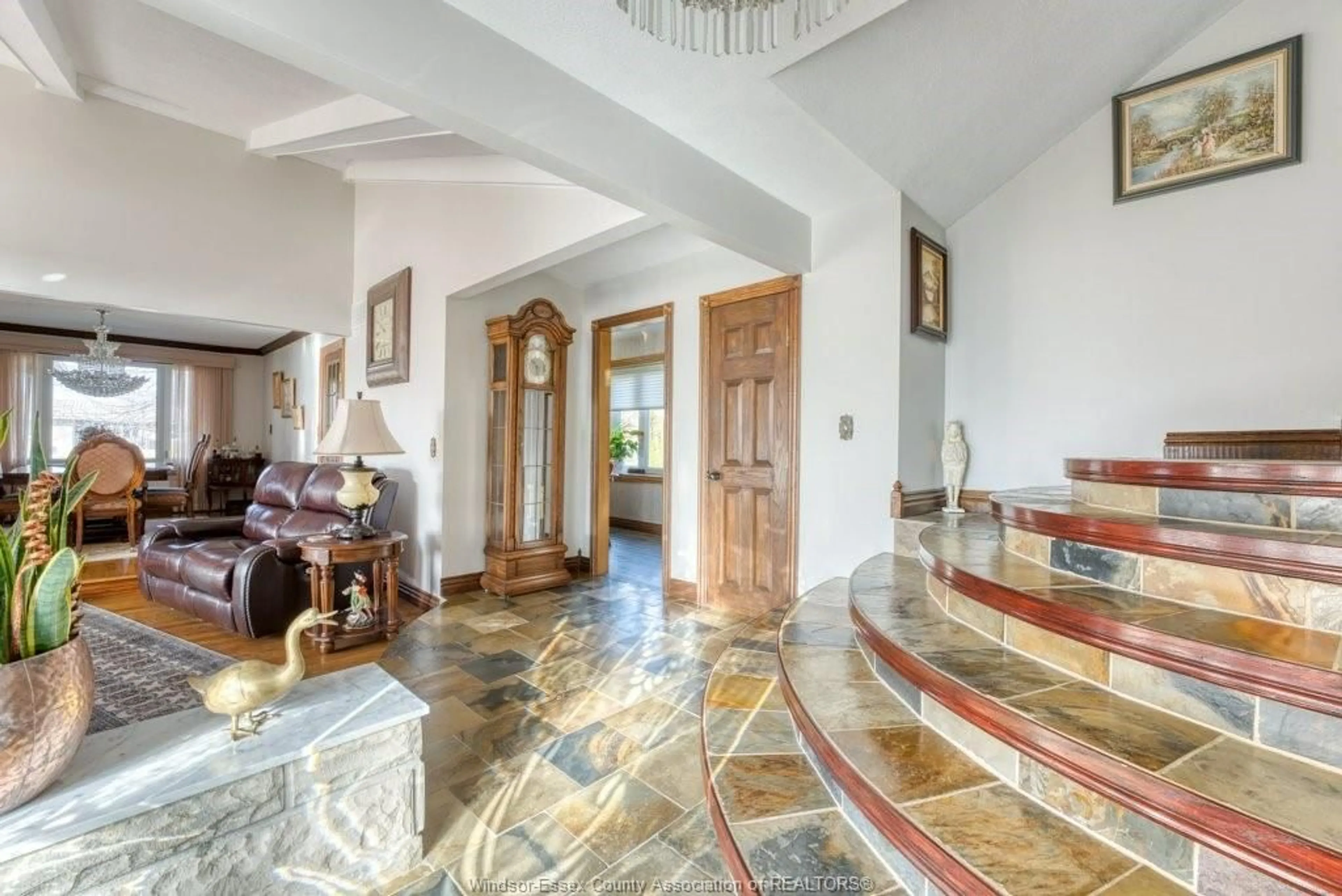 Indoor foyer for 3 BETH, Leamington Ontario N8H 3Z8