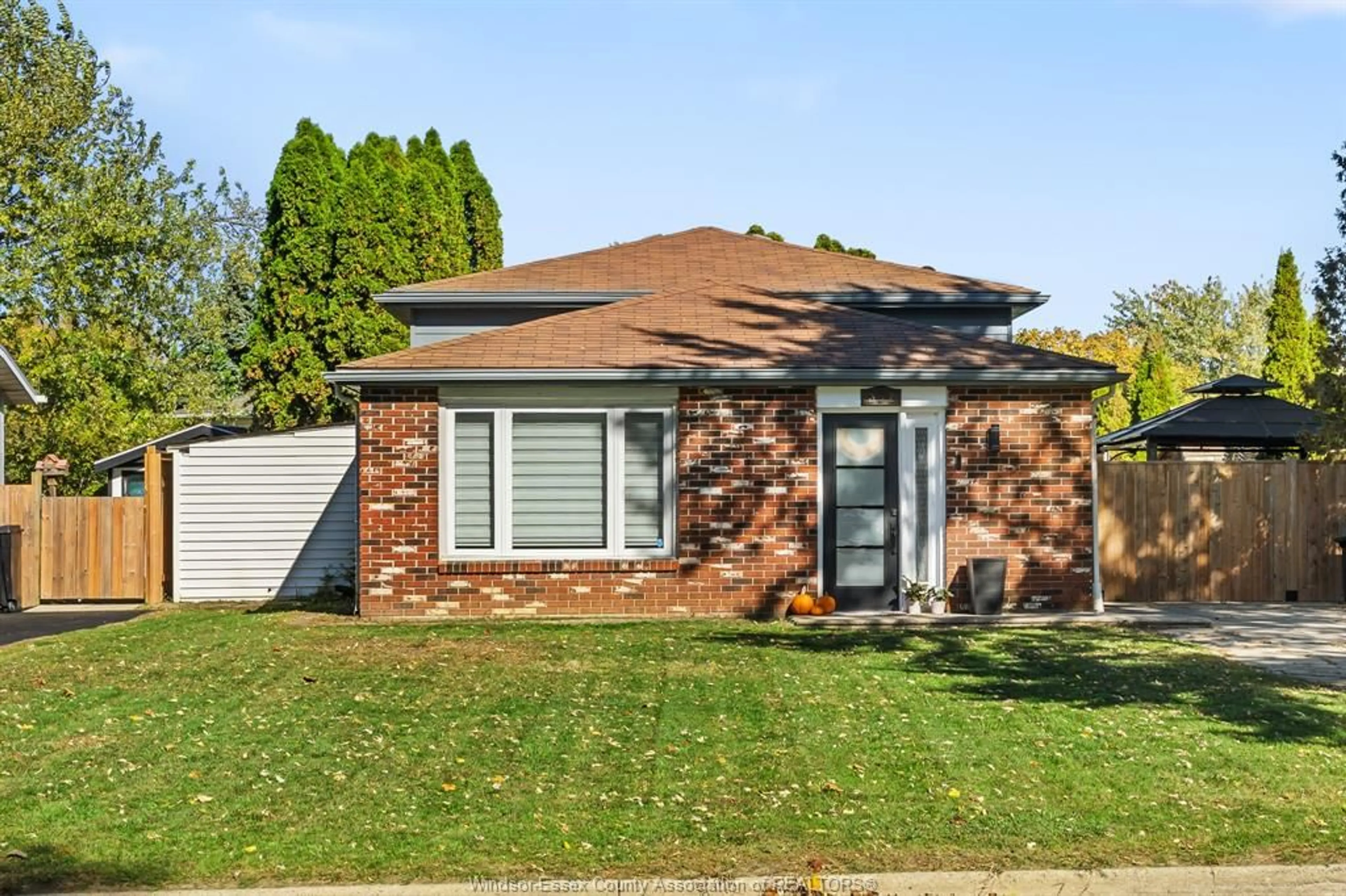 Home with brick exterior material, street for 252 Murdoch, Harrow Ontario N0R 1G0