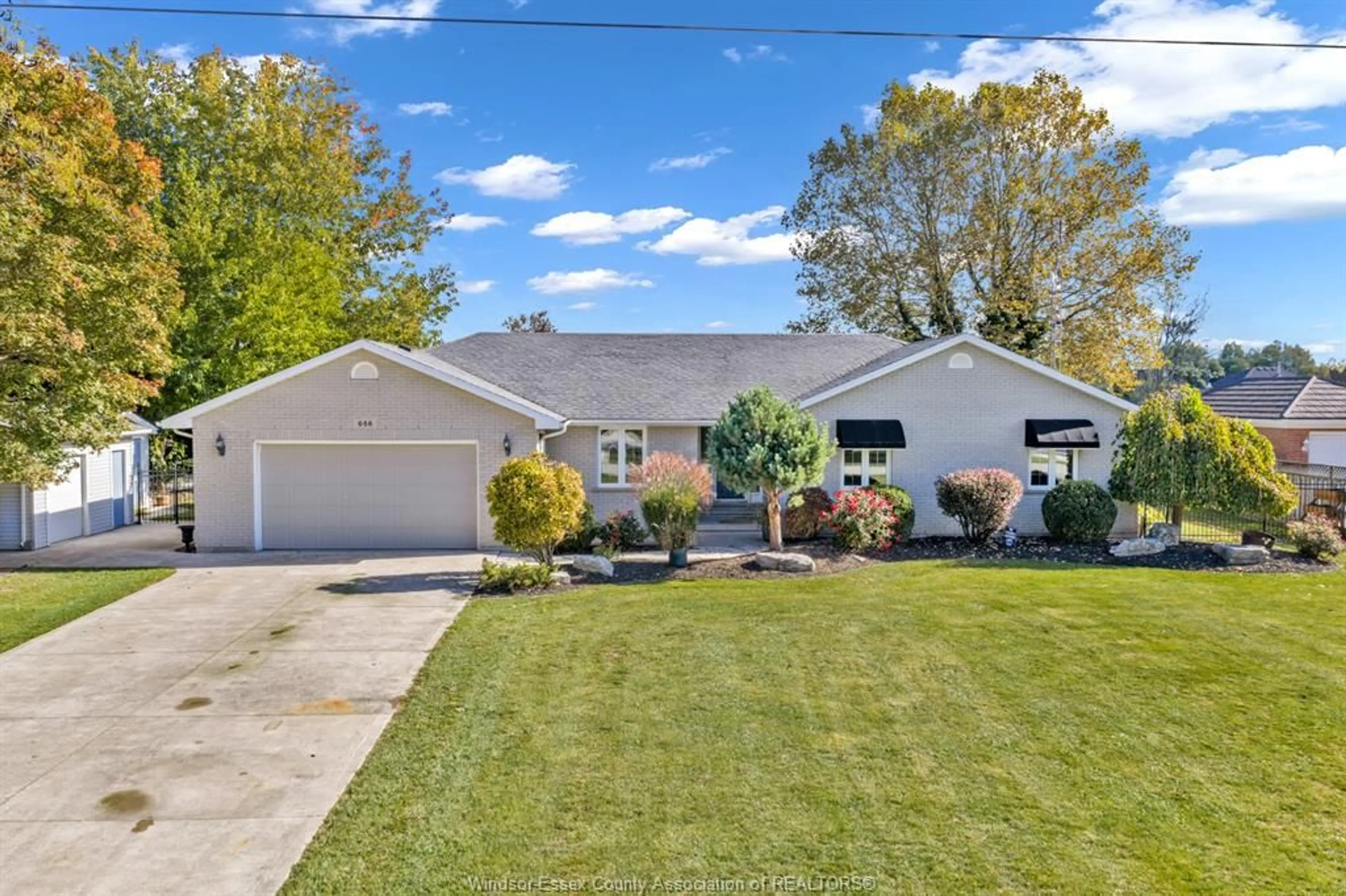 A pic from outside/outdoor area/front of a property/back of a property/a pic from drone, street for 656 MARKHAM, Lakeshore Ontario N0P 2L0