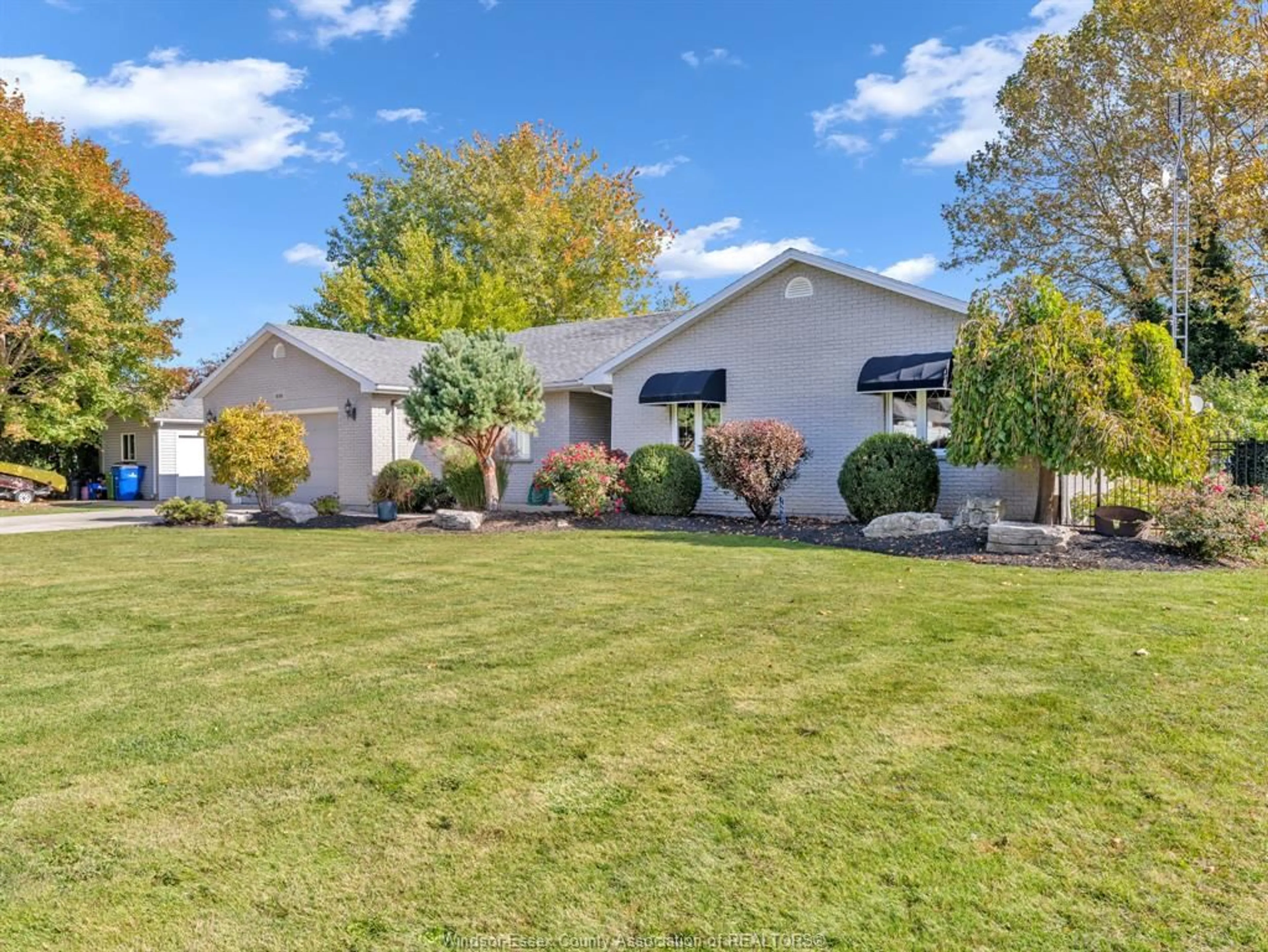 A pic from outside/outdoor area/front of a property/back of a property/a pic from drone, street for 656 MARKHAM, Lakeshore Ontario N0P 2L0