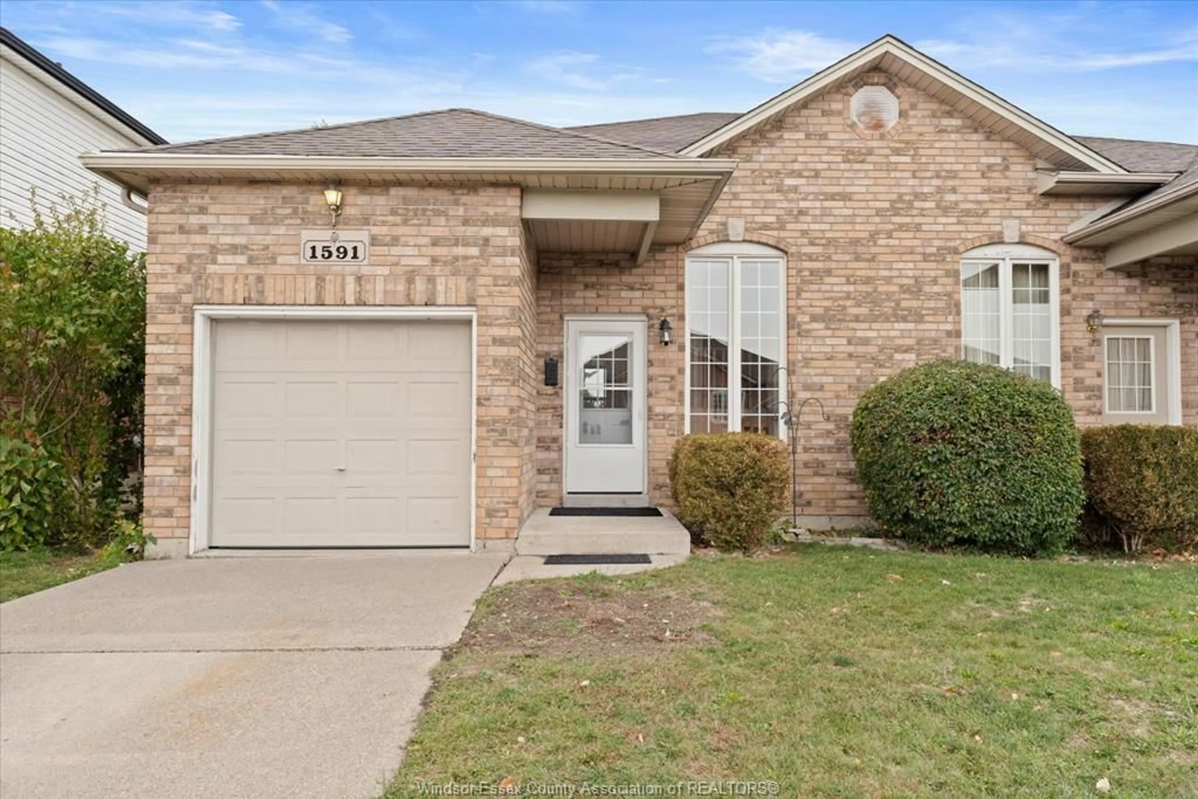 Home with brick exterior material, street for 1591 HEATHERGLEN, Tecumseh Ontario N8N 5B5