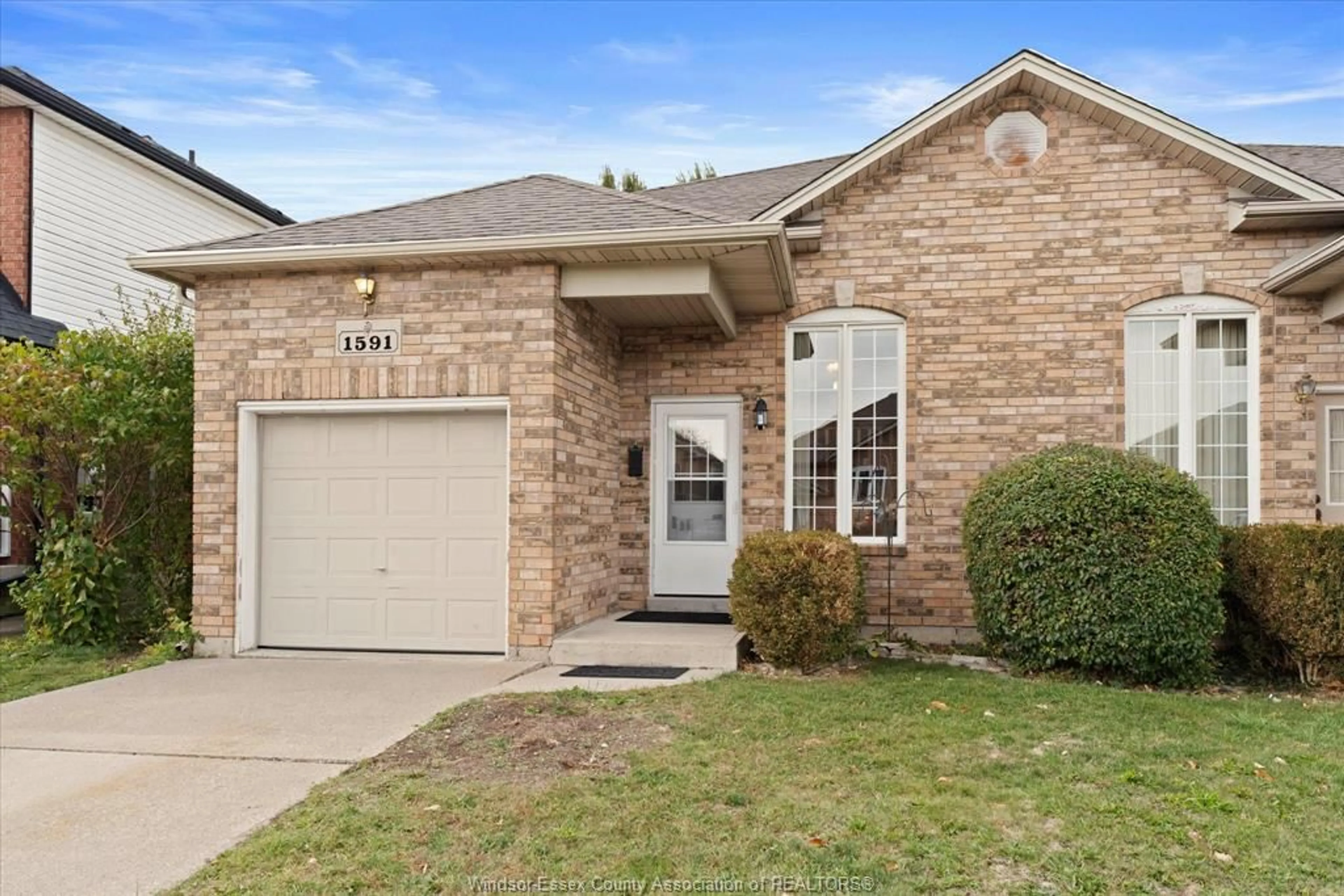 Home with brick exterior material, street for 1591 HEATHERGLEN, Tecumseh Ontario N8N 5B5