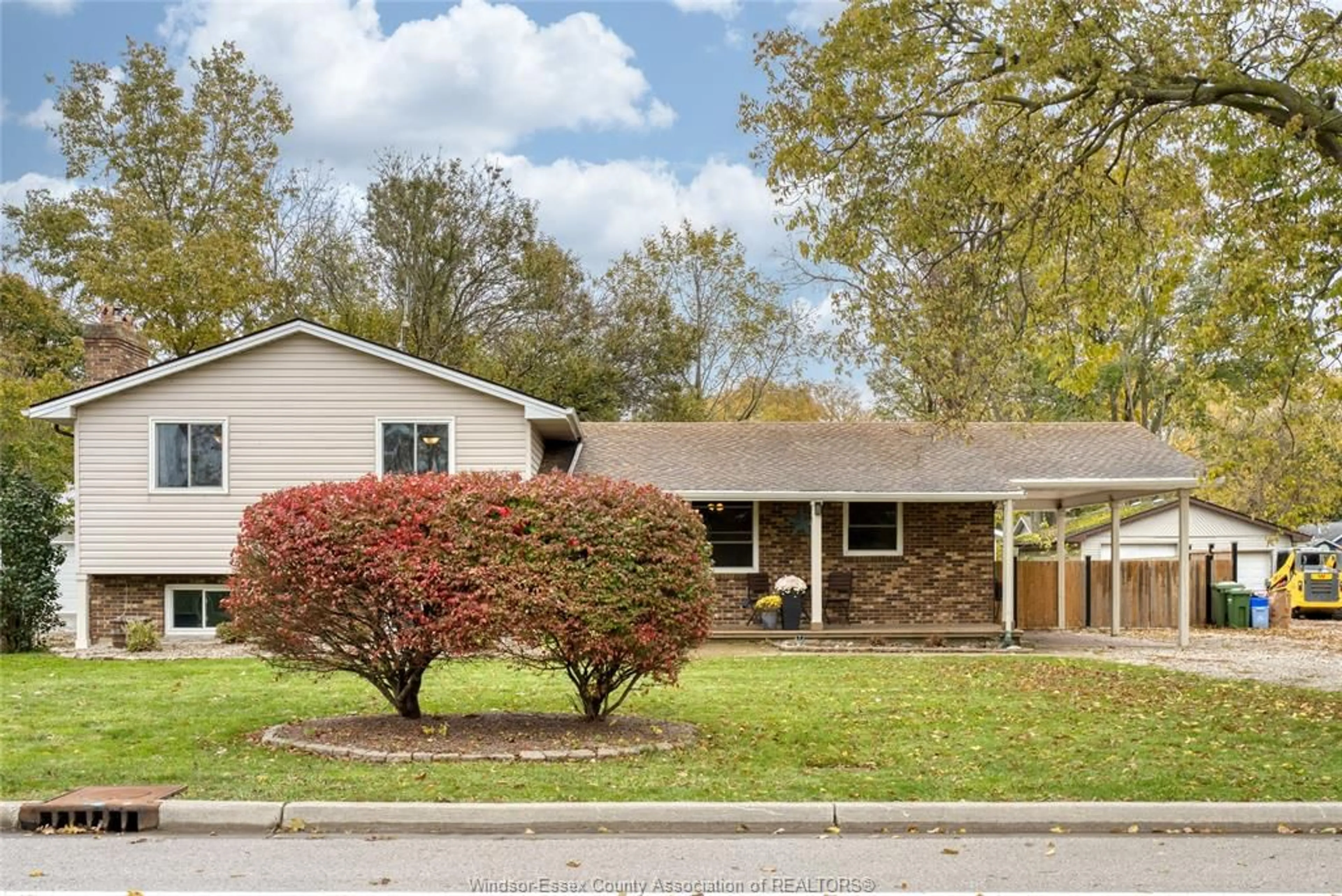 Home with vinyl exterior material, street for 410 DUNN, Colchester Ontario N0R 1G0