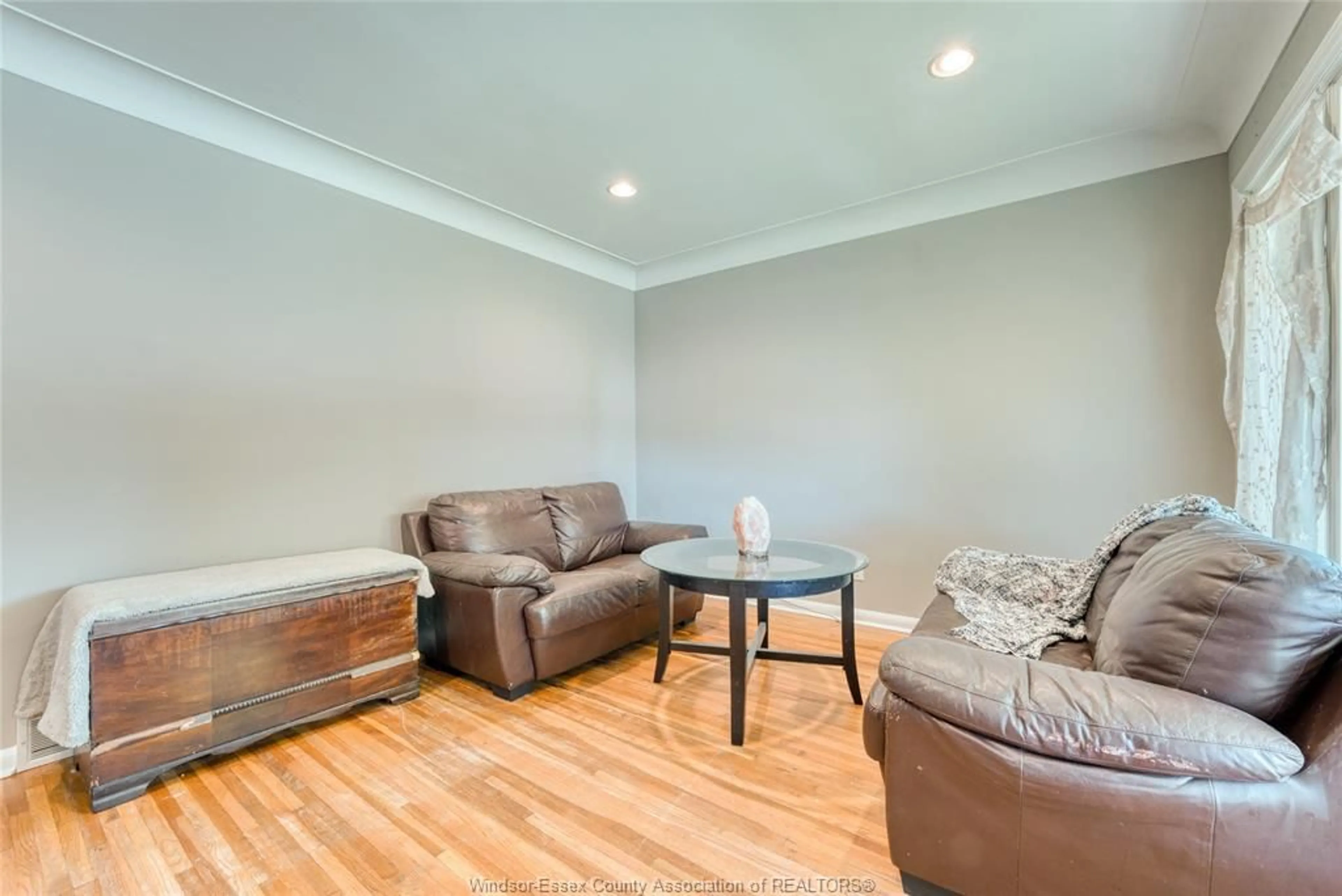 Living room with furniture, wood/laminate floor for 942 ST. PAUL Ave, Windsor Ontario N8S 3L4