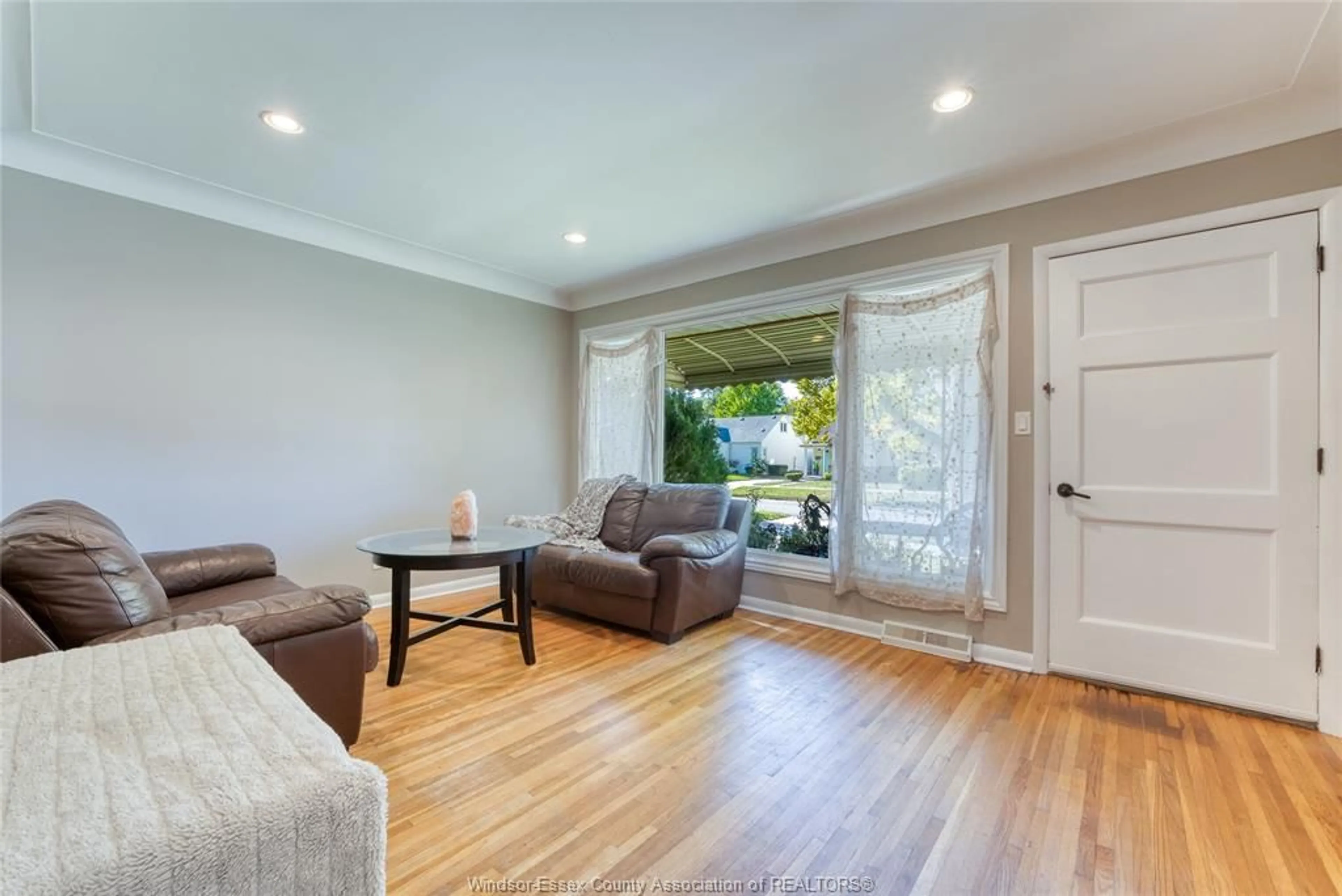 Living room with furniture, wood/laminate floor for 942 ST. PAUL Ave, Windsor Ontario N8S 3L4