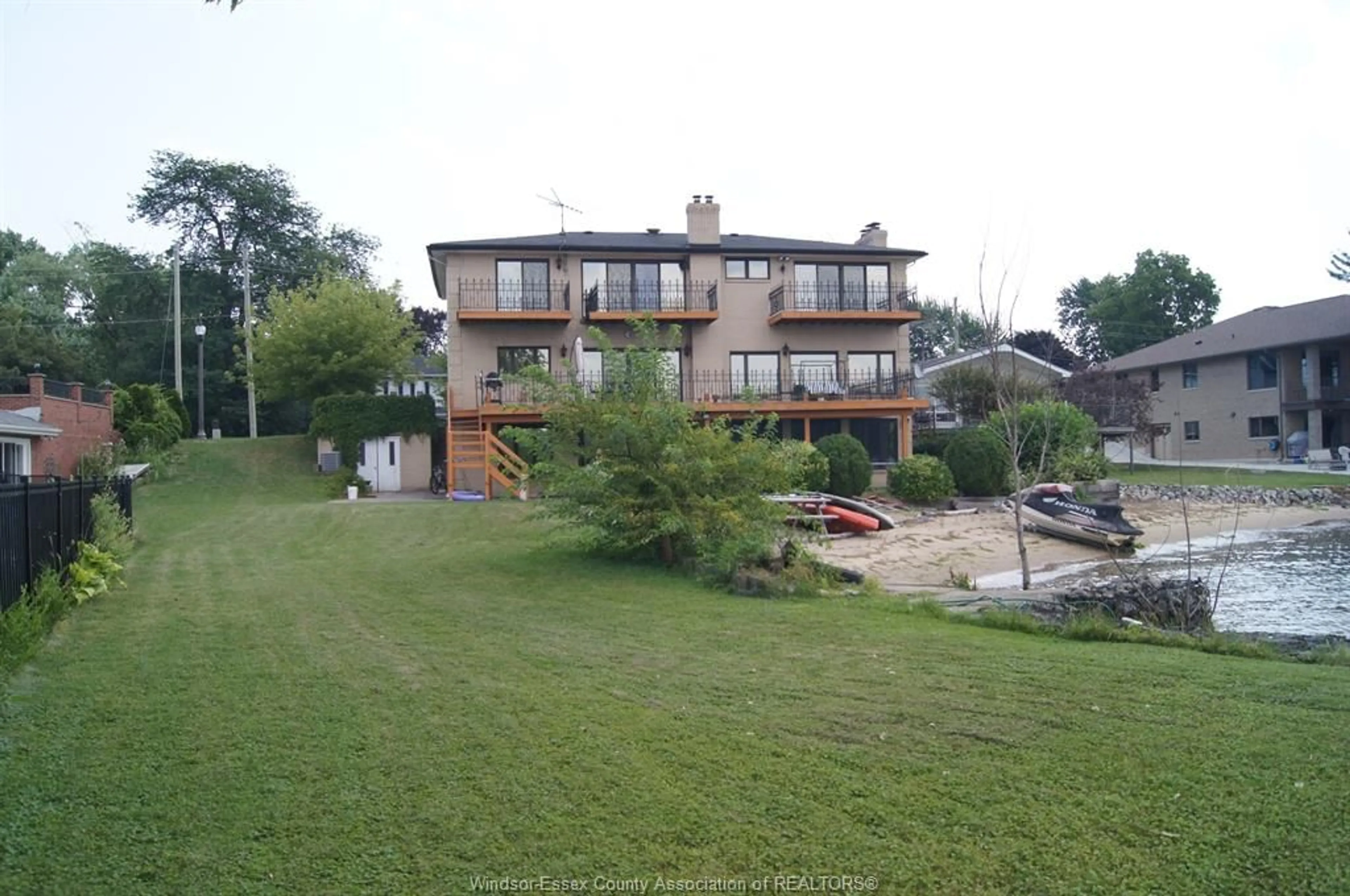 A pic from outside/outdoor area/front of a property/back of a property/a pic from drone, water/lake/river/ocean view for 564 DALHOUSIE, Amherstburg Ontario N9V 2M3