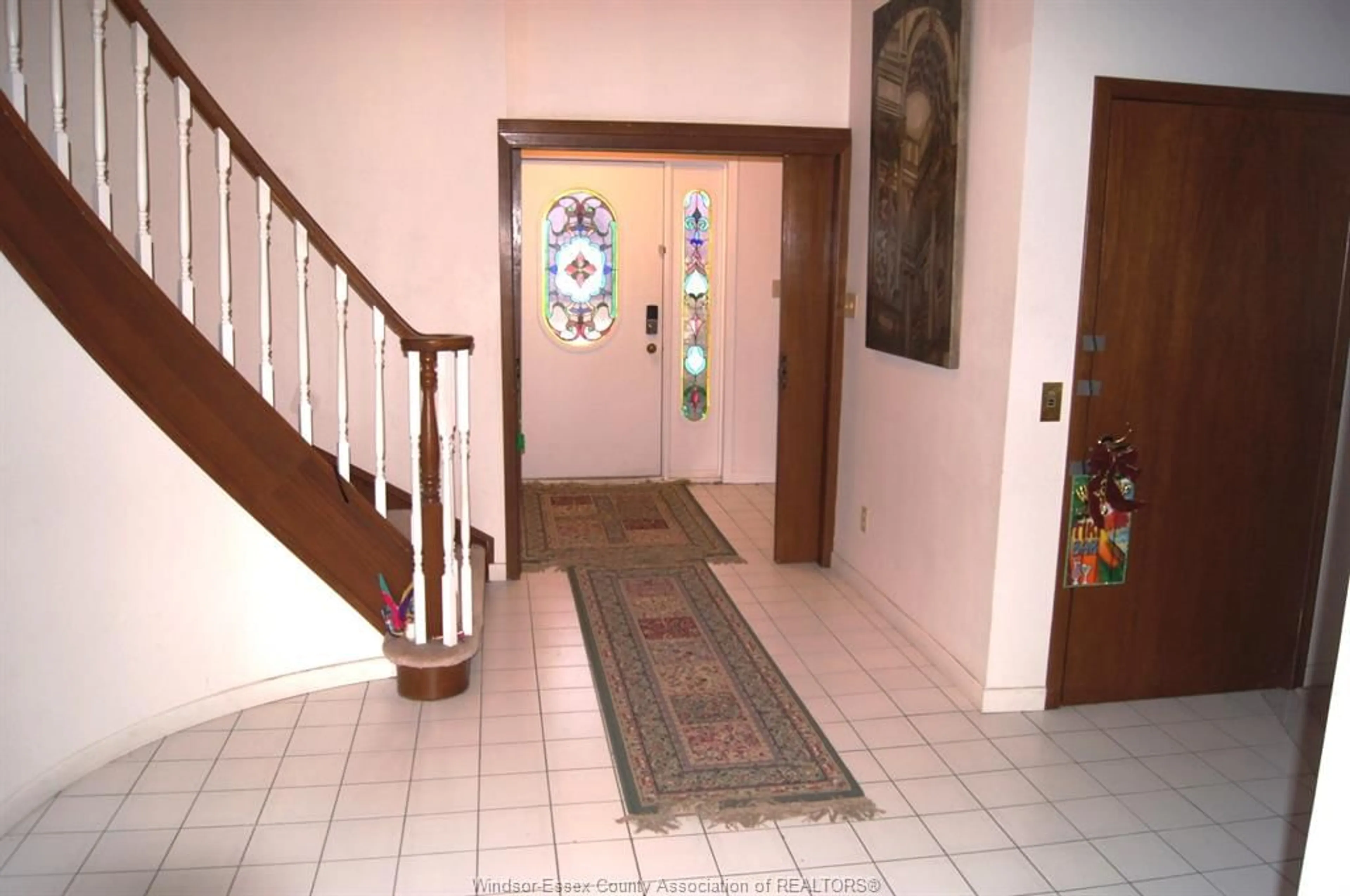 Indoor foyer for 564 DALHOUSIE, Amherstburg Ontario N9V 2M3
