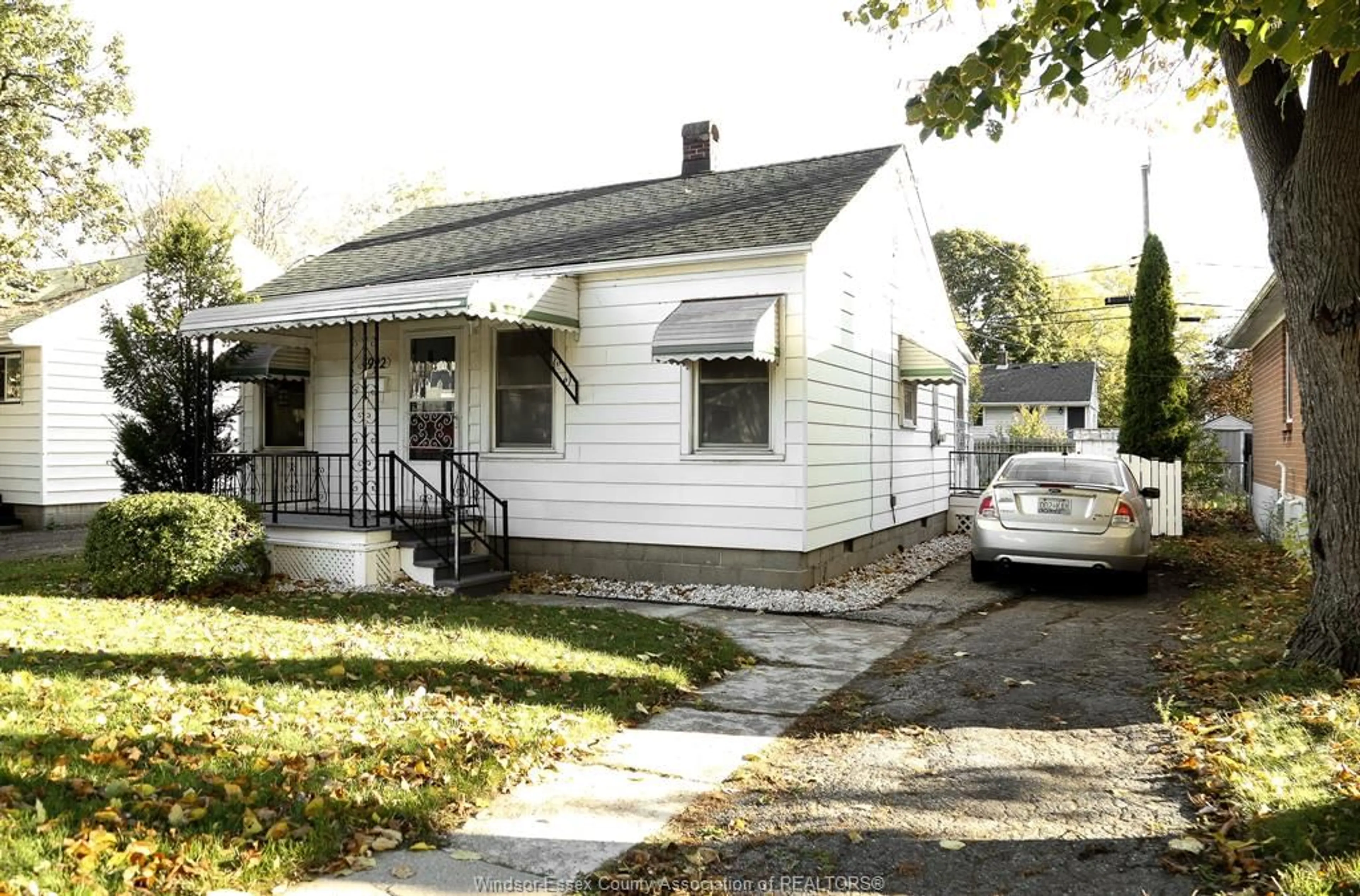 Home with vinyl exterior material, street for 1922 CENTRAL, Windsor Ontario N8W 4H9