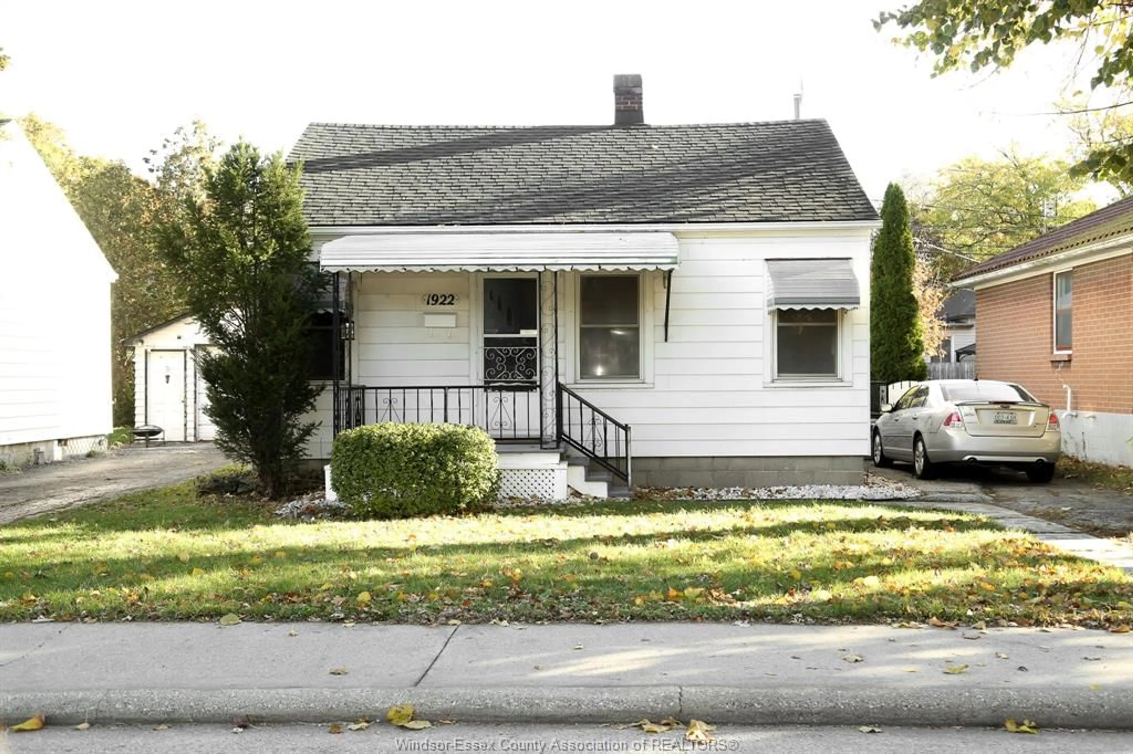 Home with vinyl exterior material, street for 1922 CENTRAL, Windsor Ontario N8W 4H9