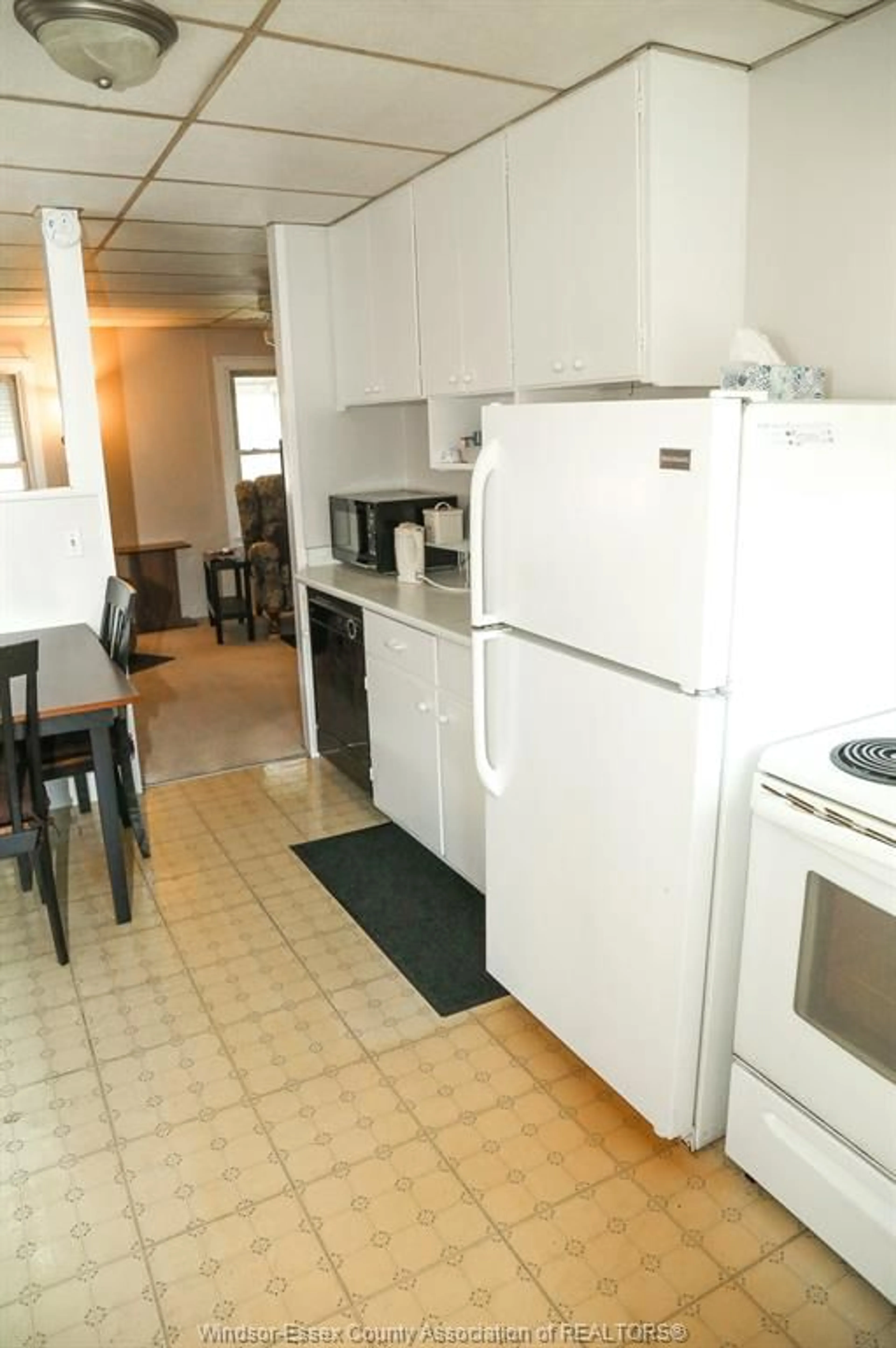 Standard kitchen, unknown for 1922 CENTRAL, Windsor Ontario N8W 4H9