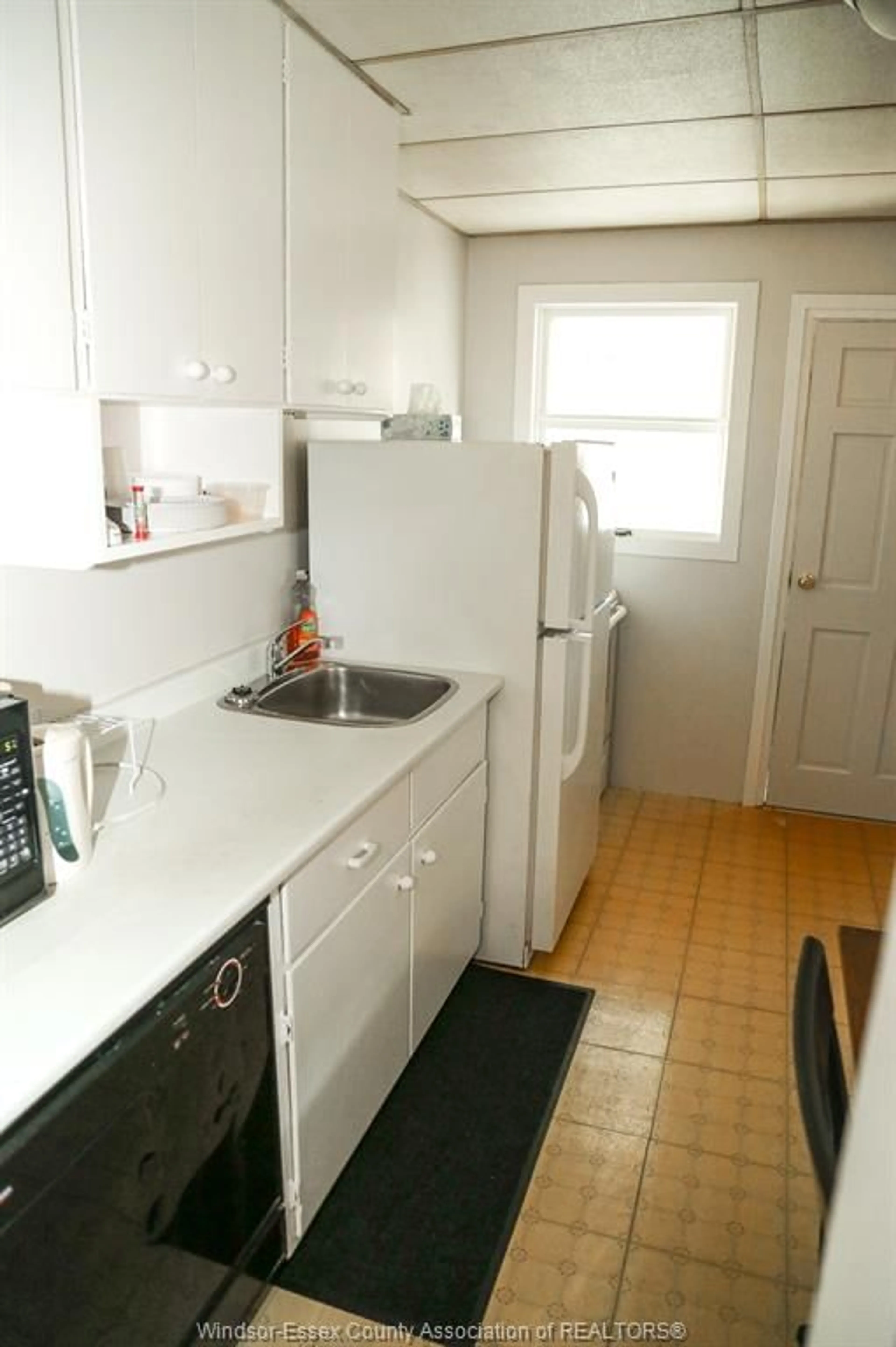 Standard kitchen, unknown for 1922 CENTRAL, Windsor Ontario N8W 4H9