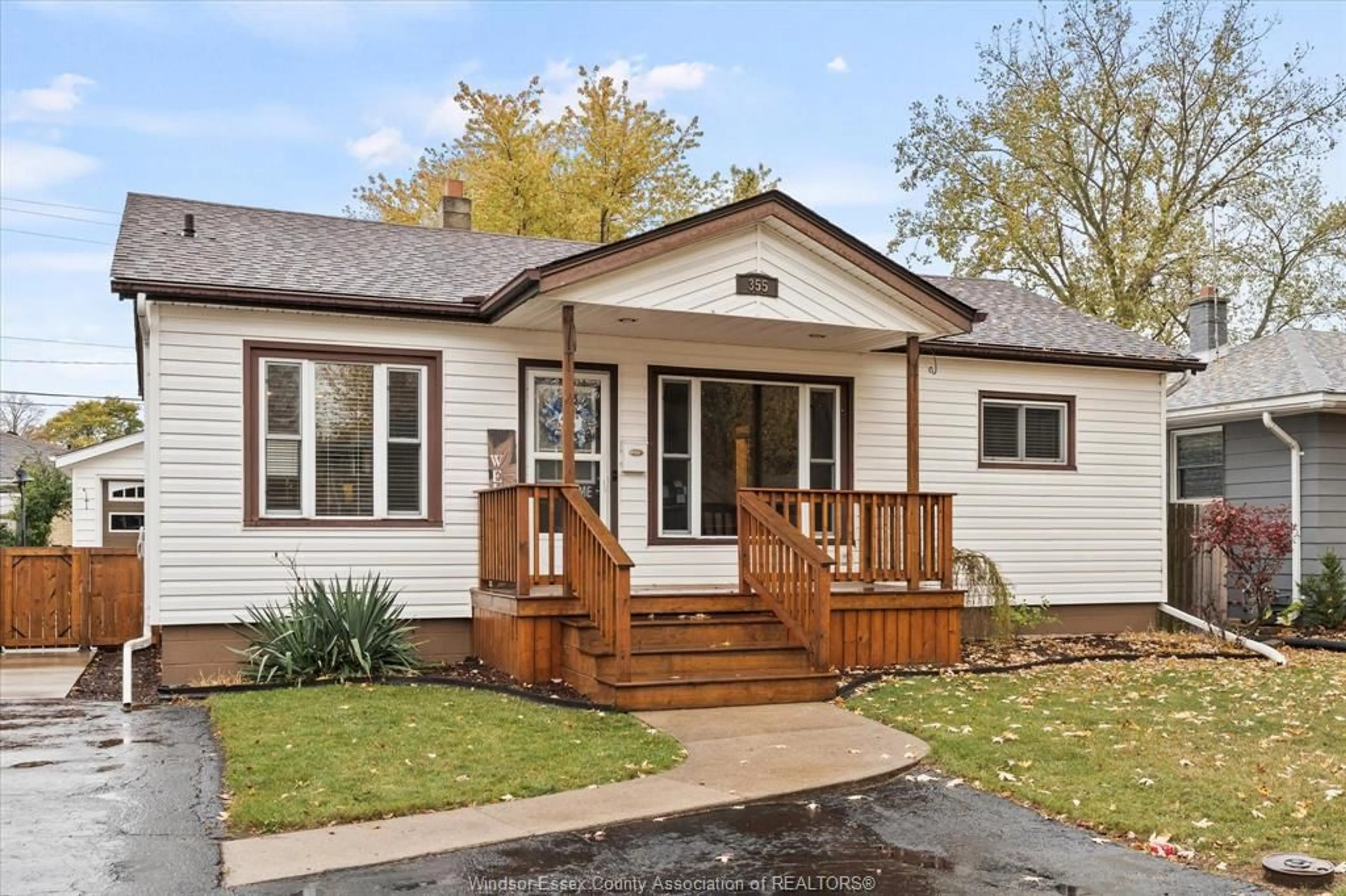 Home with vinyl exterior material, street for 355 ALMA St, Amherstburg Ontario N9V 1B2