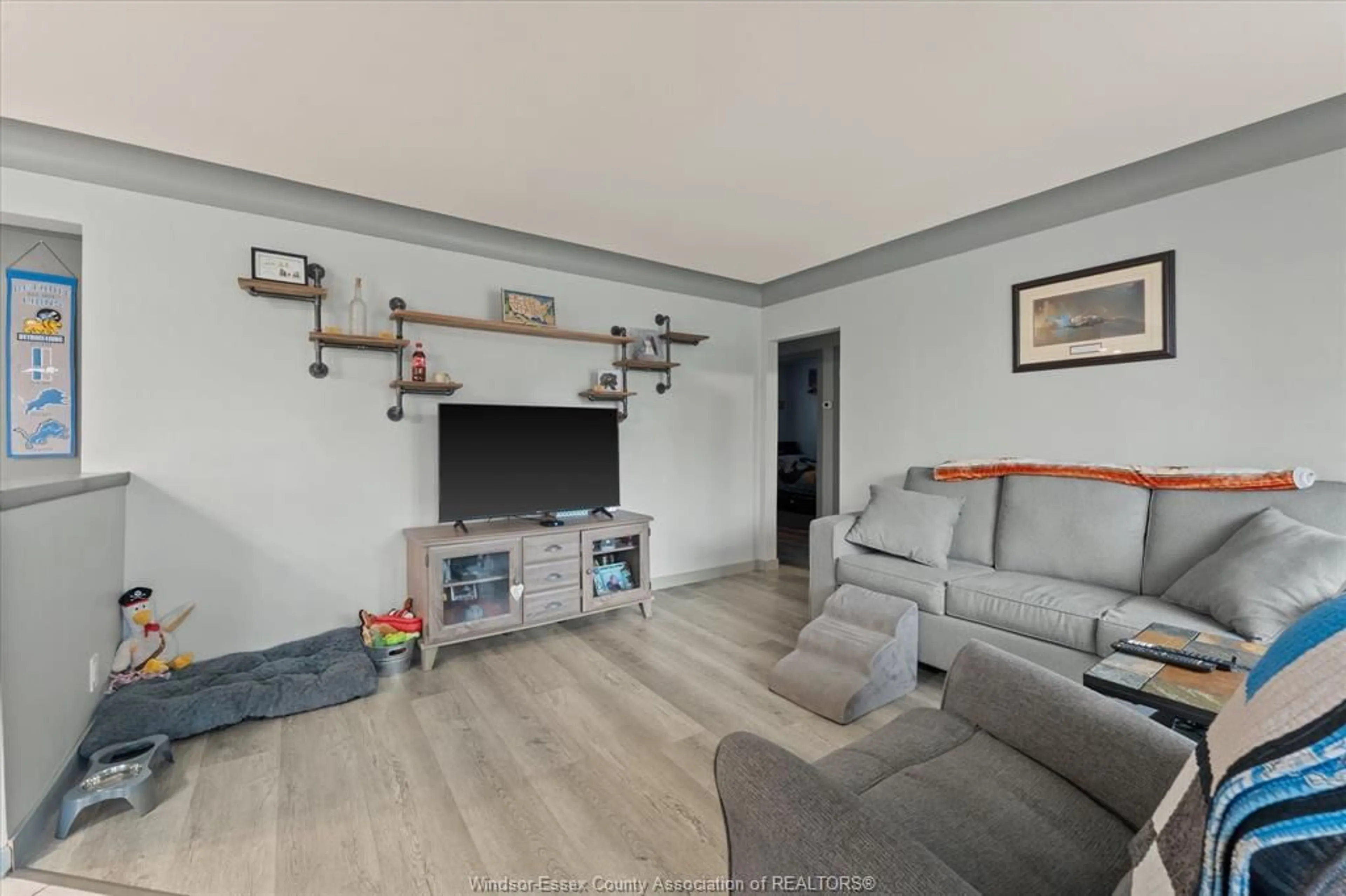 Living room with furniture, unknown for 355 ALMA St, Amherstburg Ontario N9V 1B2