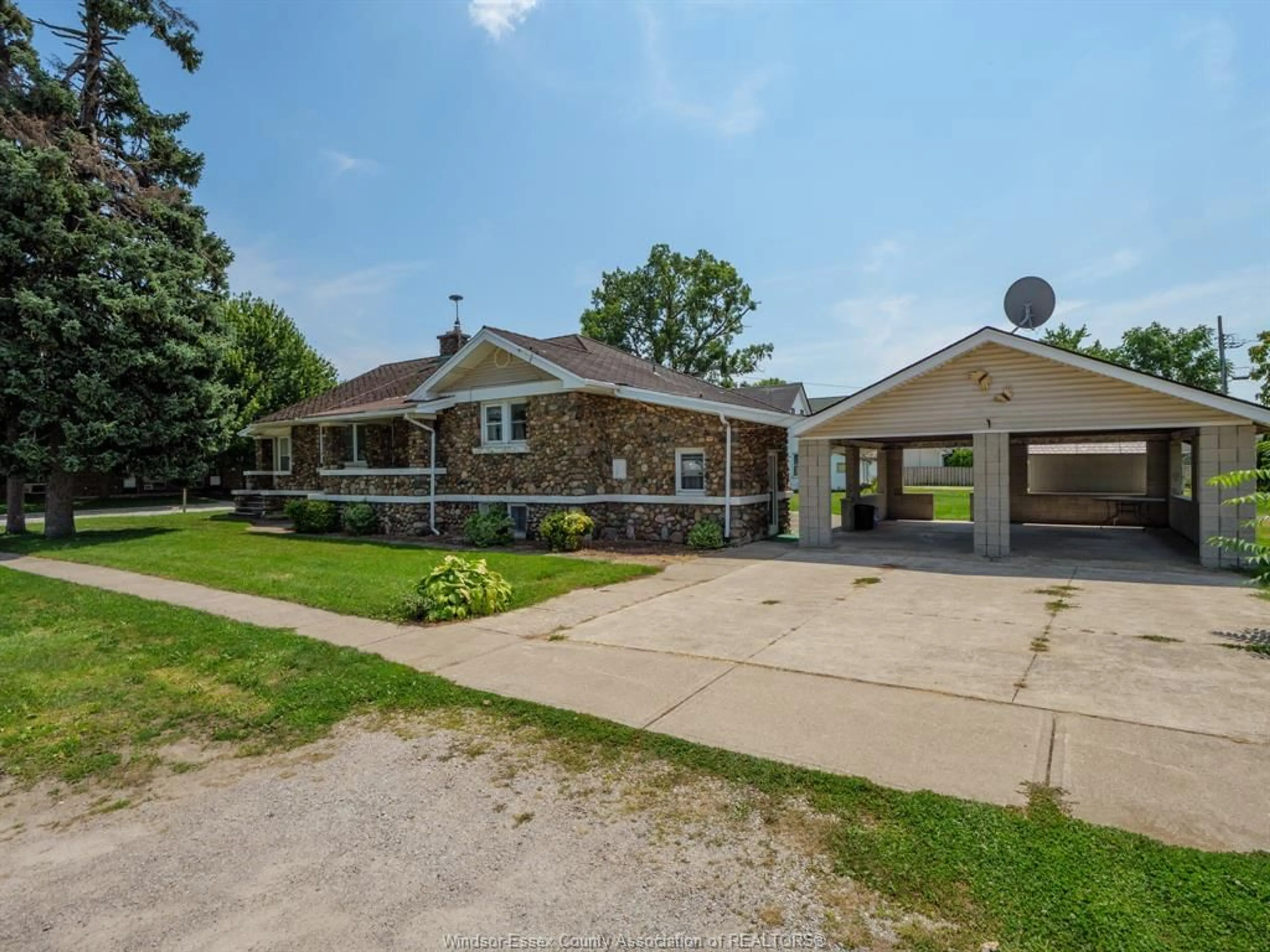 Unknown for 235 Queen St, Harrow Ontario N0R 1G0