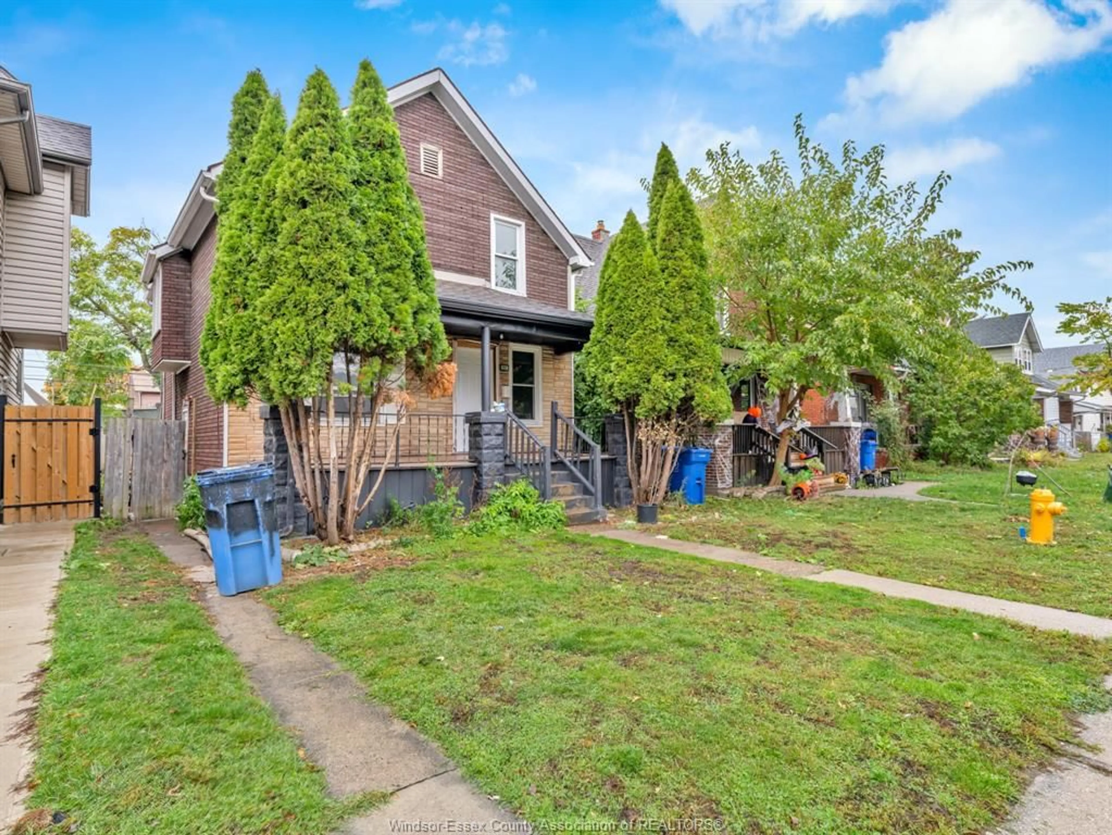 A pic from outside/outdoor area/front of a property/back of a property/a pic from drone, street for 1705 HIGHLAND Ave, Windsor Ontario N8X 3R9