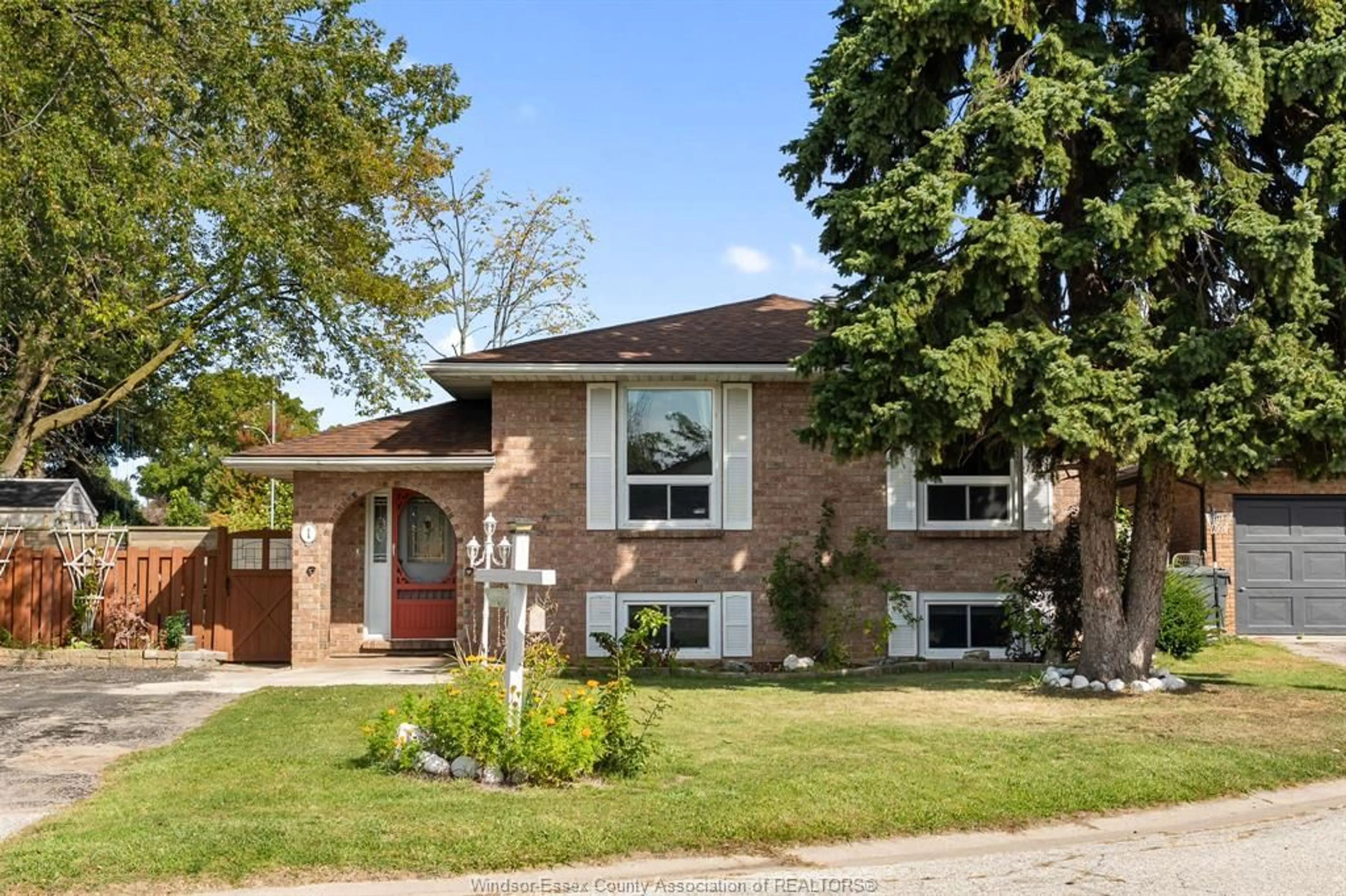 Home with brick exterior material, street for 1 Lucy Cres, Leamington Ontario N8H 4S4