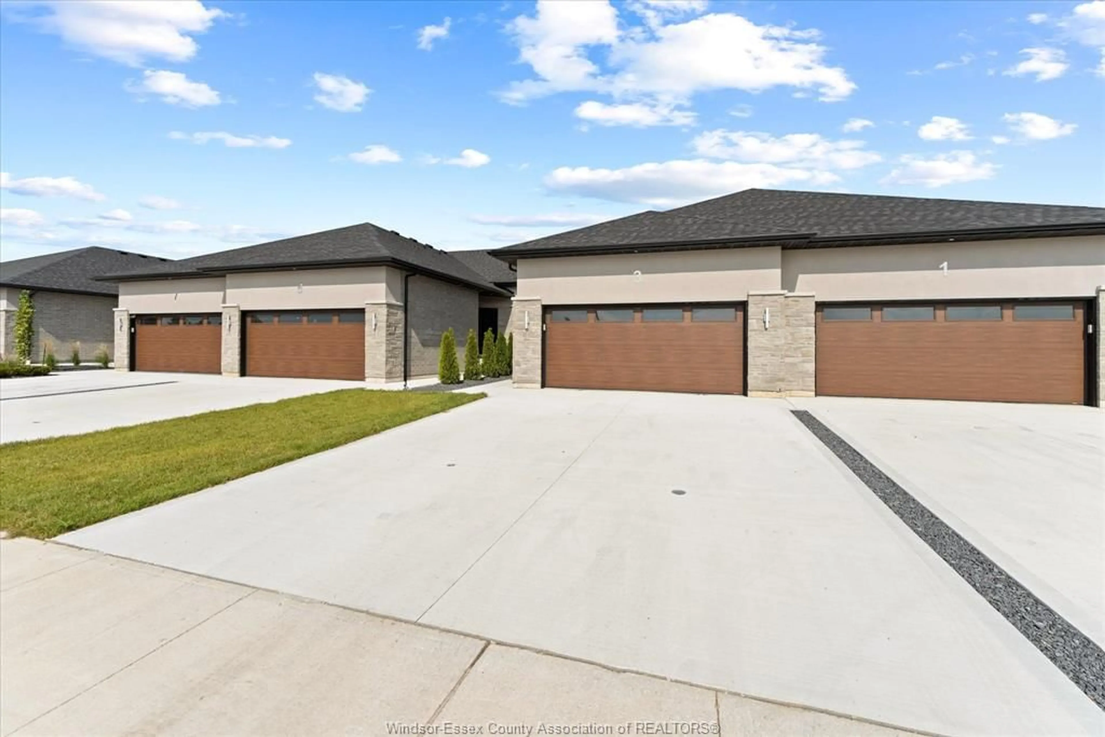 Indoor garage for 3 EAGLE St, Leamington Ontario N8H 0G4