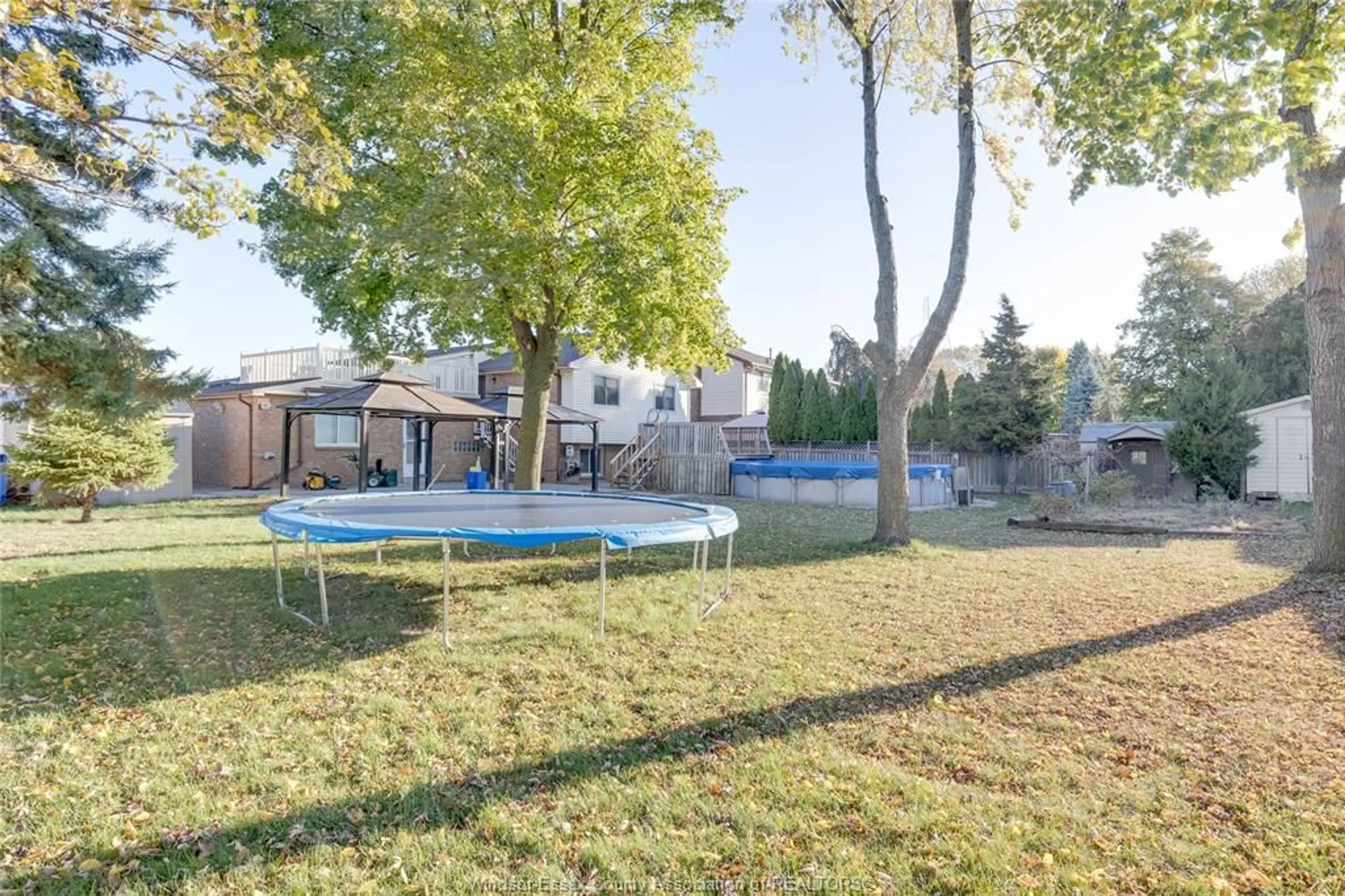 Pool for 549 ESTATE PARK, Tecumseh Ontario N8N 3C5