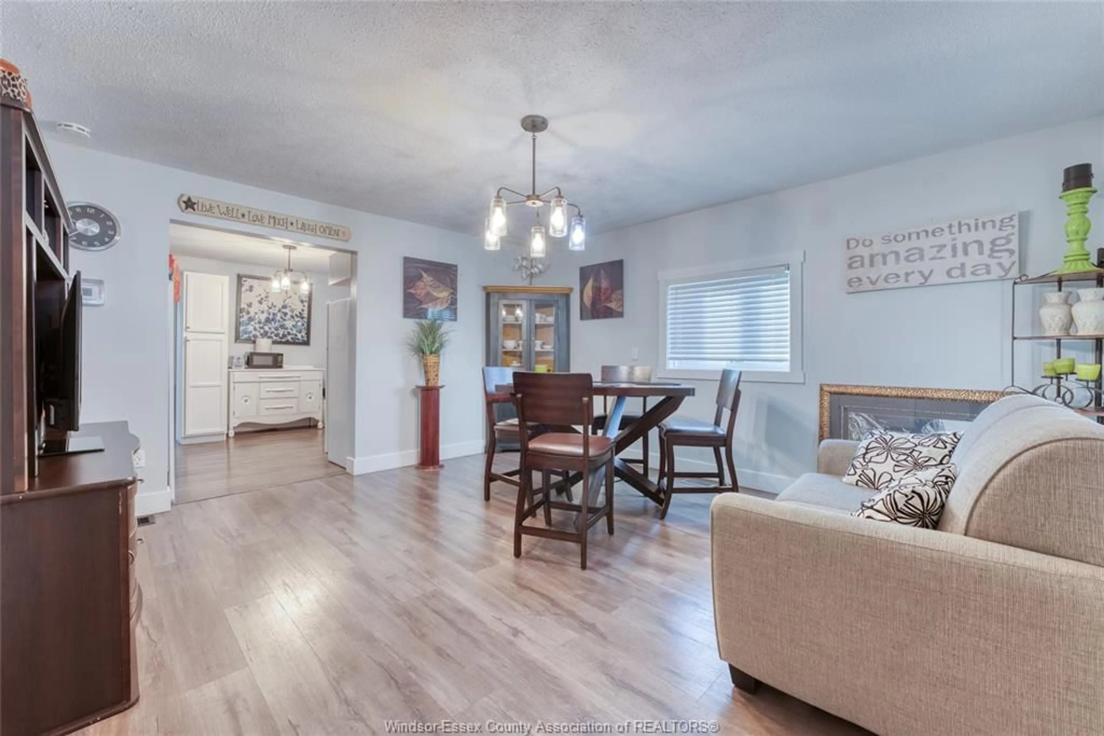 Living room with furniture, wood/laminate floor for 112 WIGLE, Leamington Ontario N8H 2T2