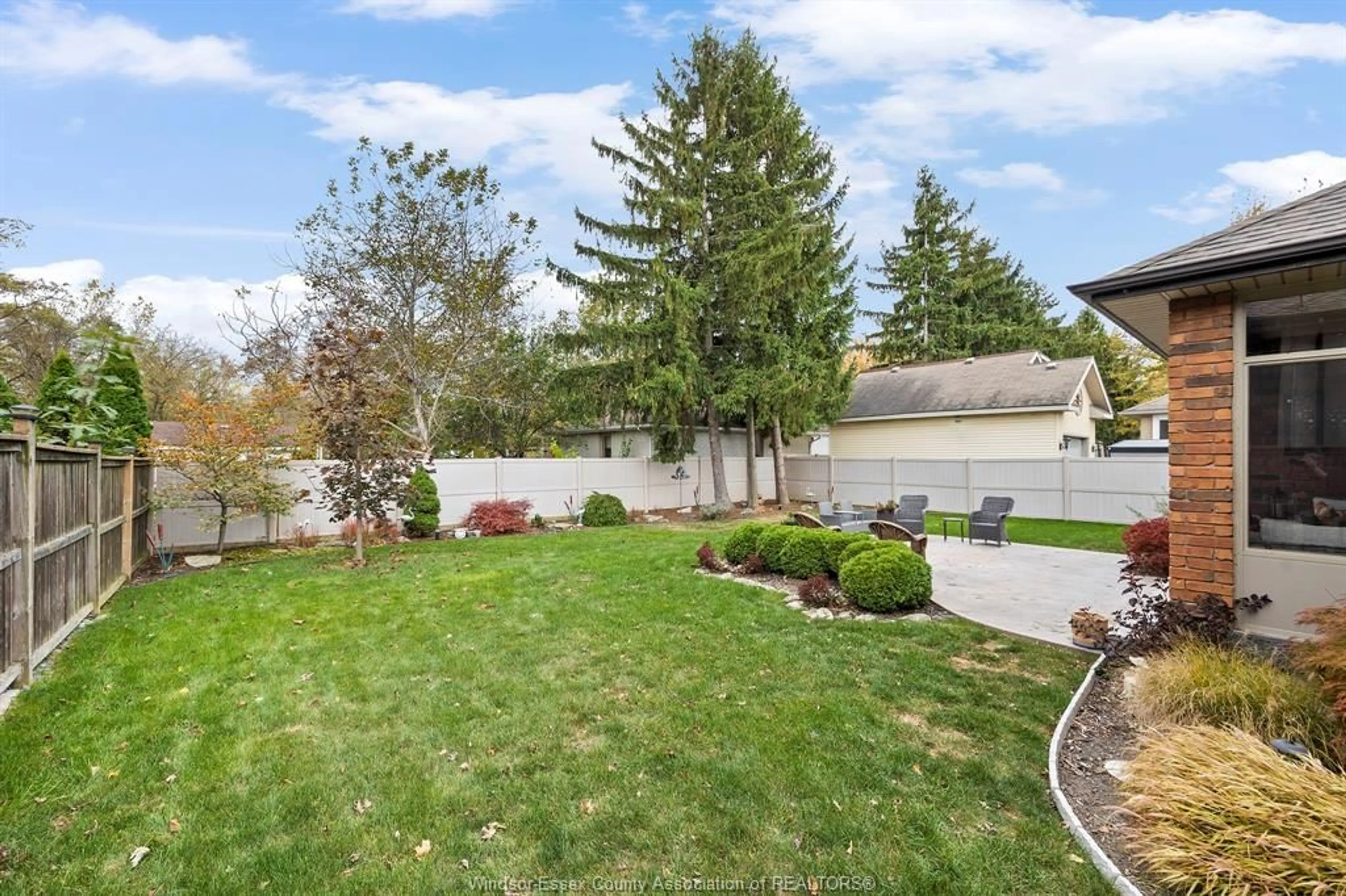 A pic from outside/outdoor area/front of a property/back of a property/a pic from drone, unknown for 107 THRASHER Dr, Amherstburg Ontario N9V 4E6