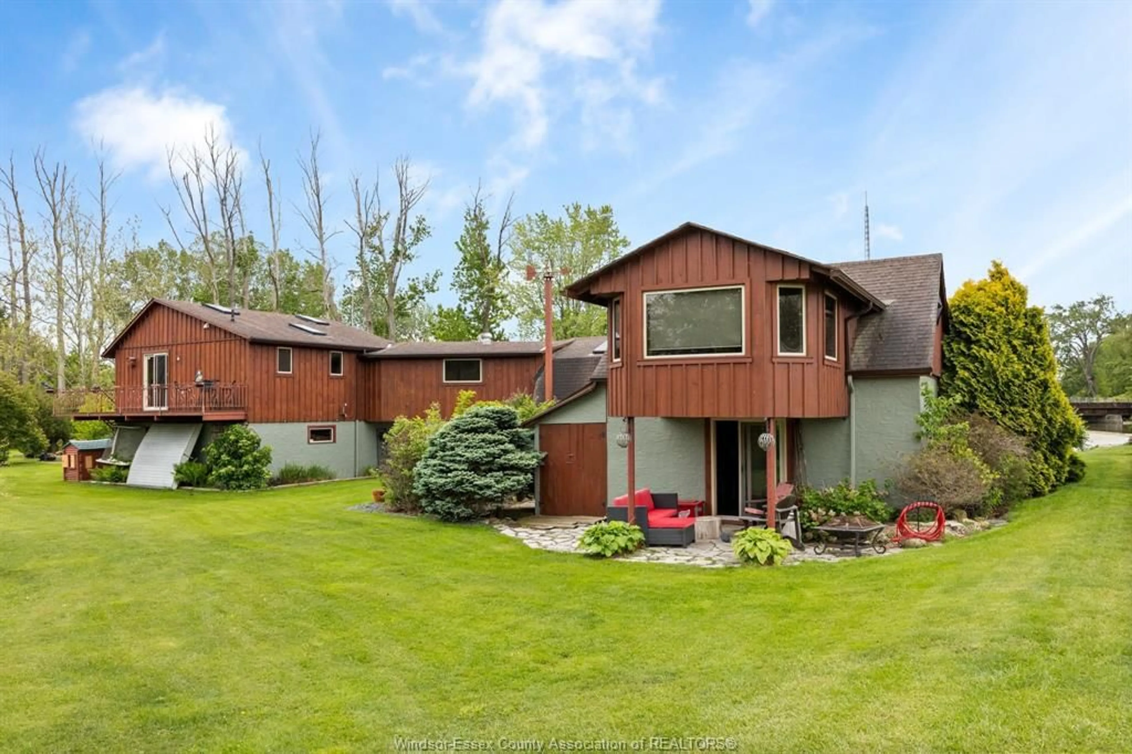 A pic from outside/outdoor area/front of a property/back of a property/a pic from drone, unknown for 24559 DASHWHEEL Rd, Chatham-Kent Ontario N0P 2L0