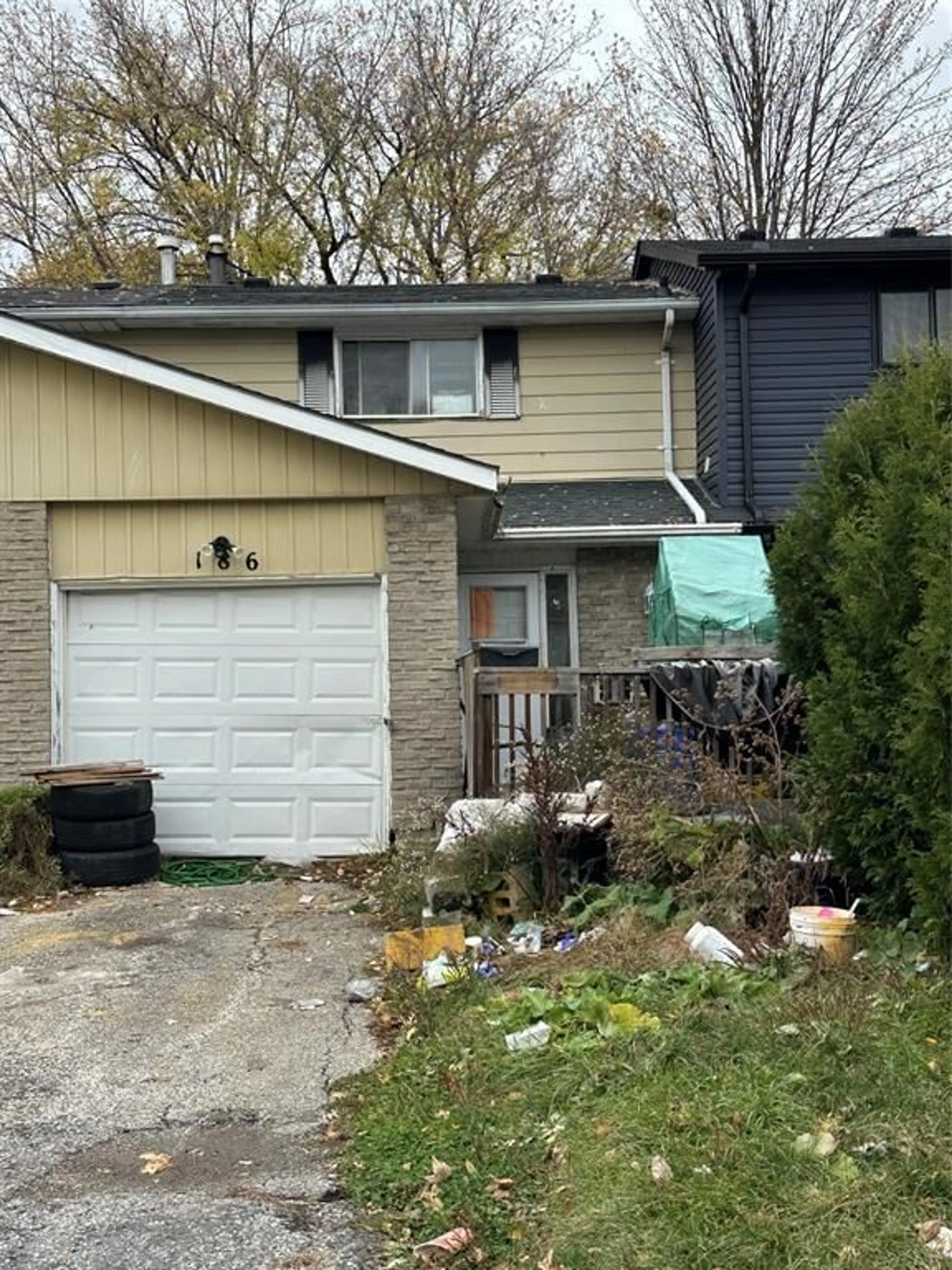 Home with vinyl exterior material, street for 186 BEDFORD Cres, Sarnia Ontario N7S 4B5