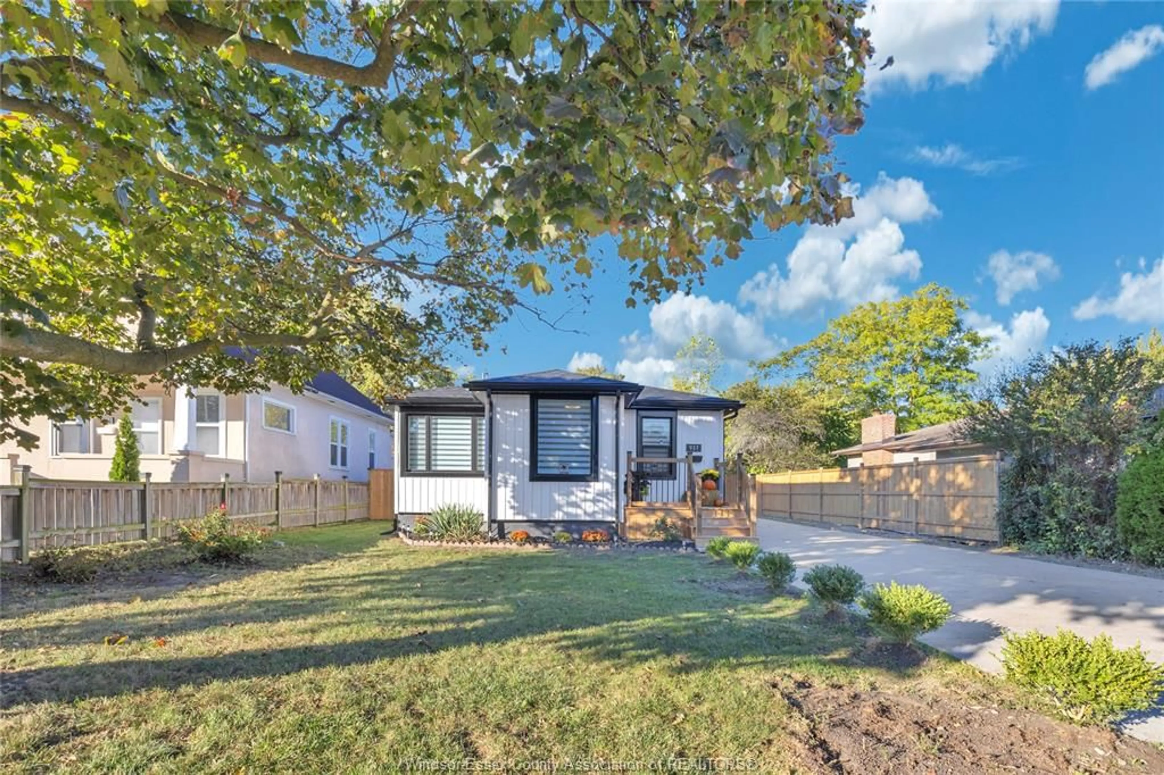 Unknown for 937 LAUZON Rd, Windsor Ontario N8S 3M4