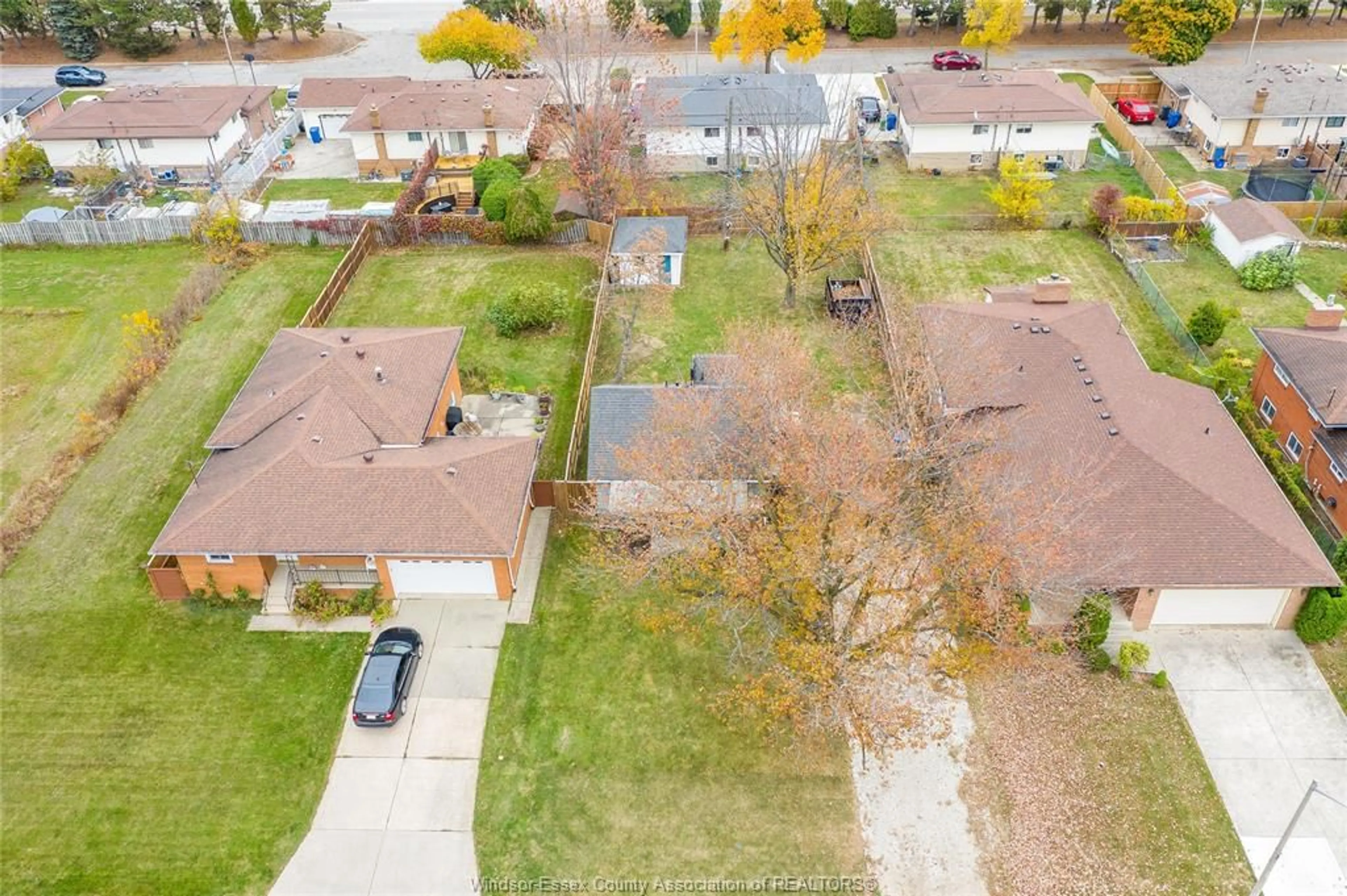 A pic from outside/outdoor area/front of a property/back of a property/a pic from drone, street for 2906 LLOYD GEORGE Blvd, Windsor Ontario N8T 2V1