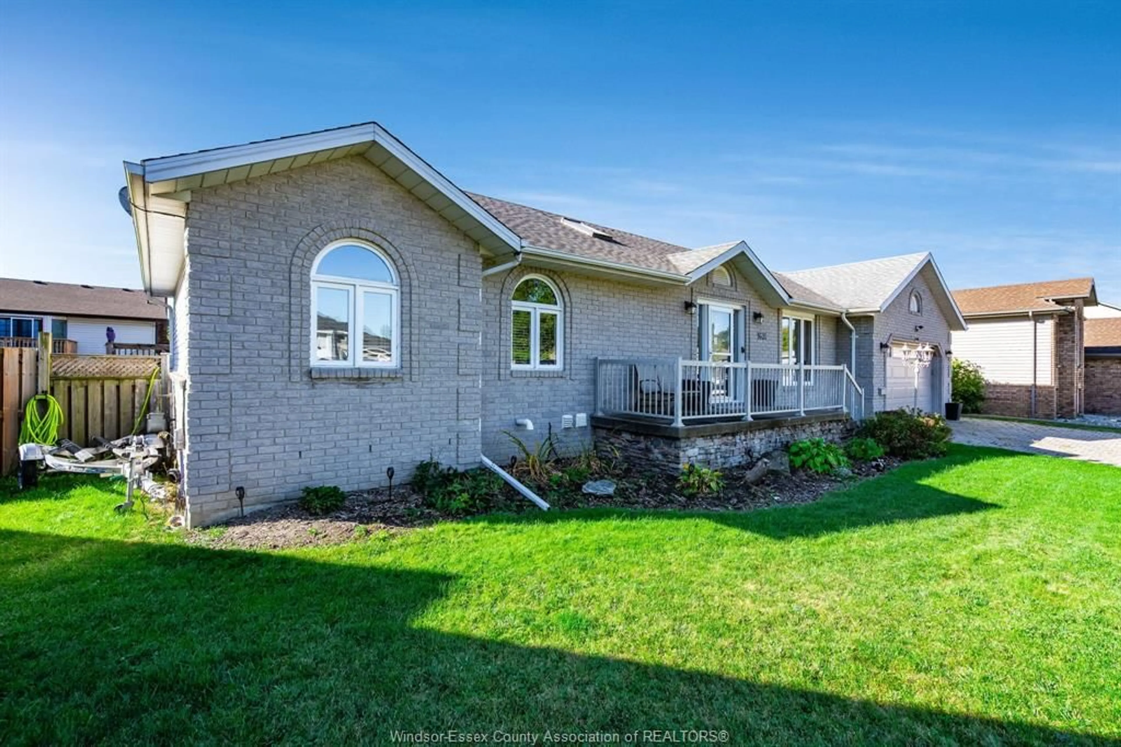 Home with vinyl exterior material, unknown for 1631 CHERRYWOOD Dr, Lakeshore Ontario N0R 1A0