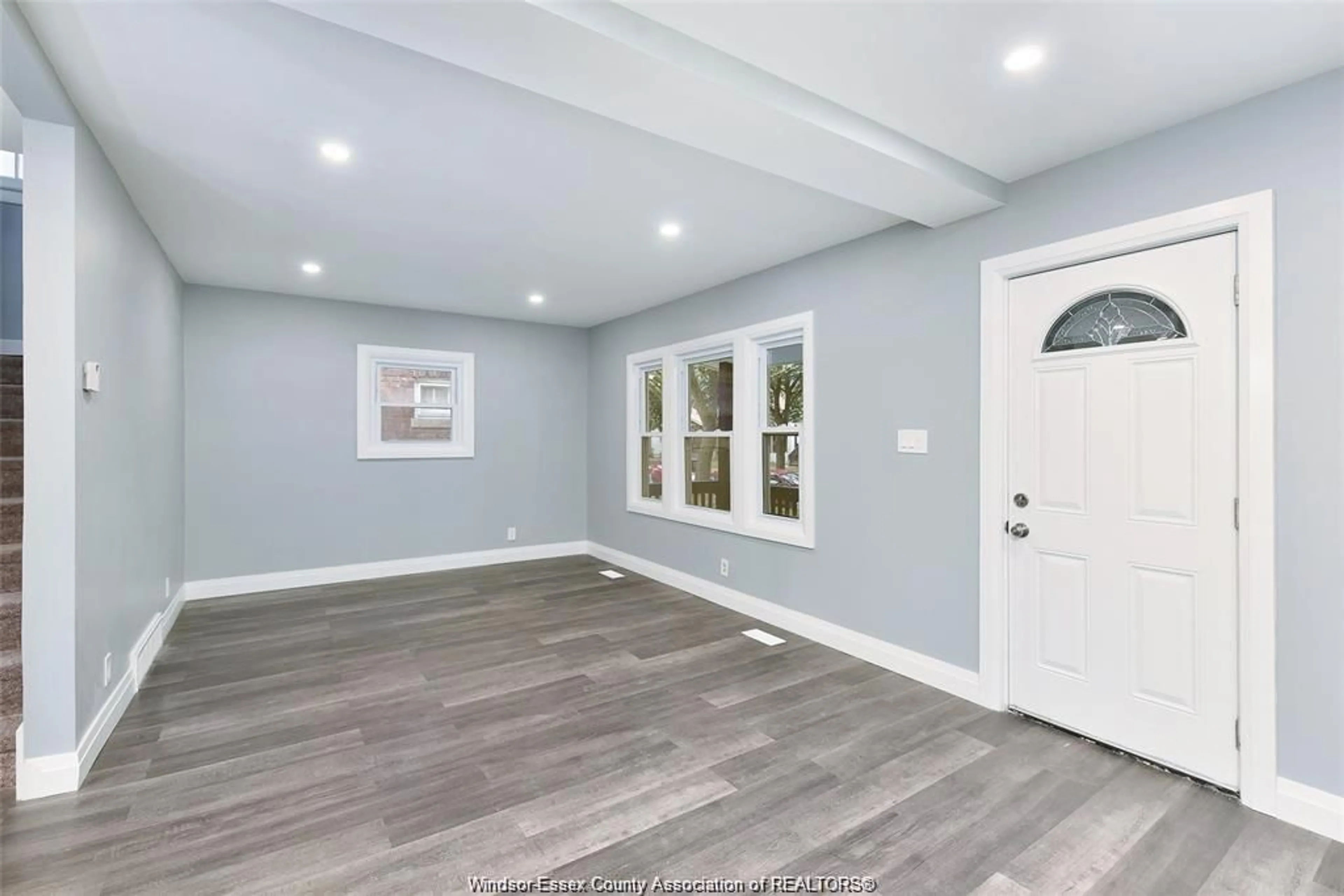 Indoor entryway for 1529 Lincoln, Windsor Ontario N8Y 2J3