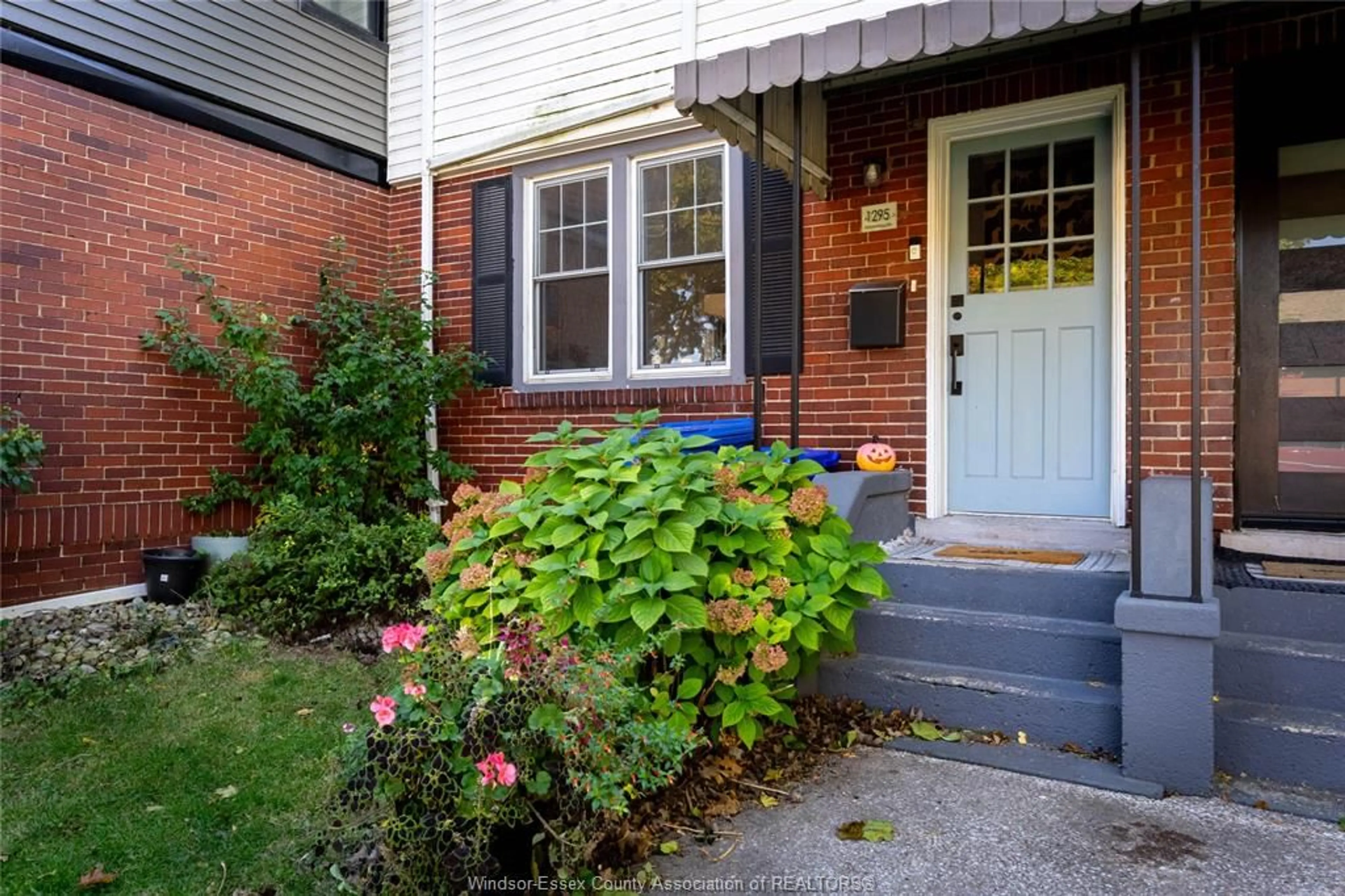 Unknown for 1295 Monmouth Rd, Windsor Ontario N8Y 3M2