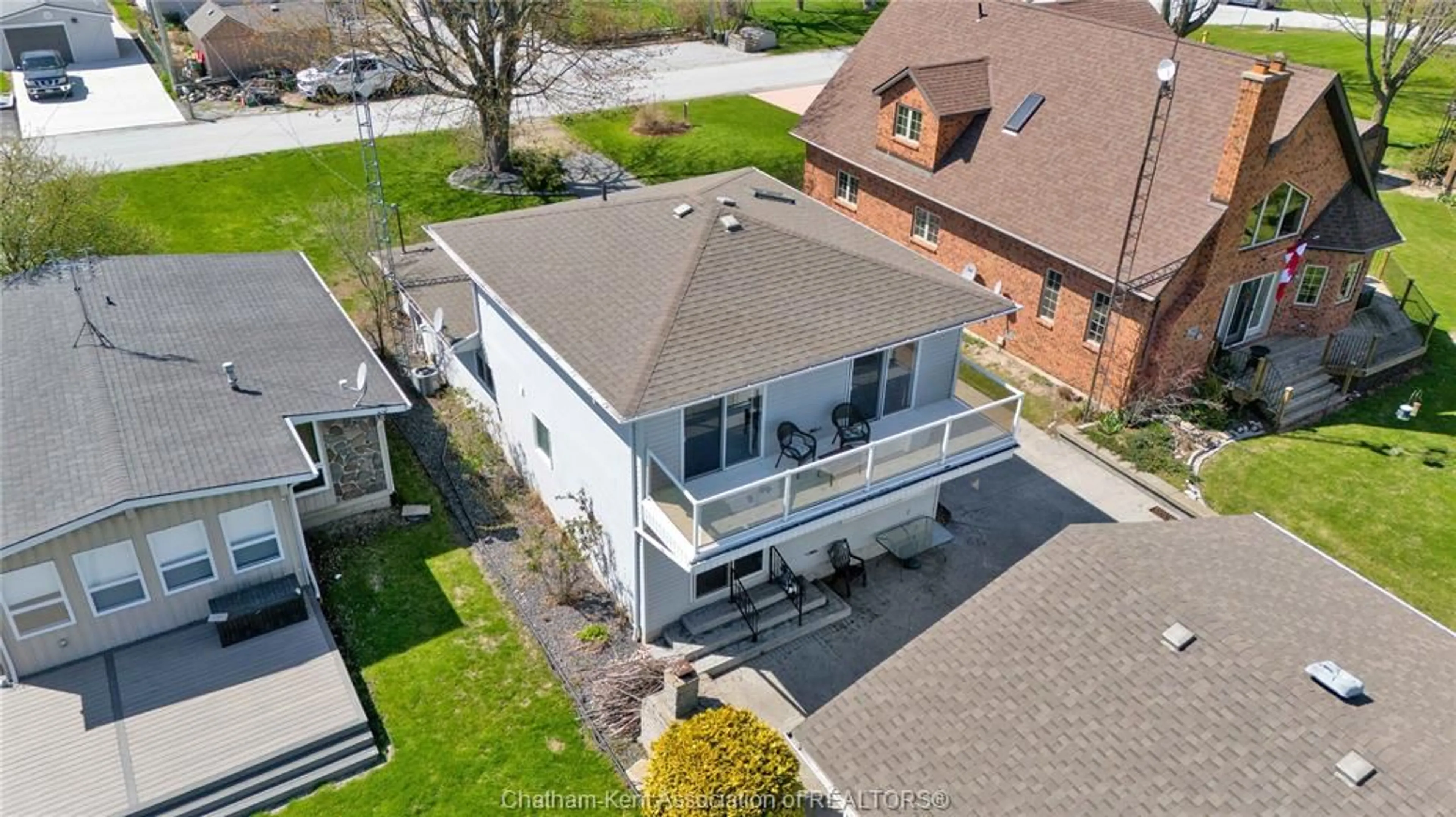 A pic from outside/outdoor area/front of a property/back of a property/a pic from drone, street for 140 CANAL Rd, Lighthouse Cove Ontario N0P 2L0