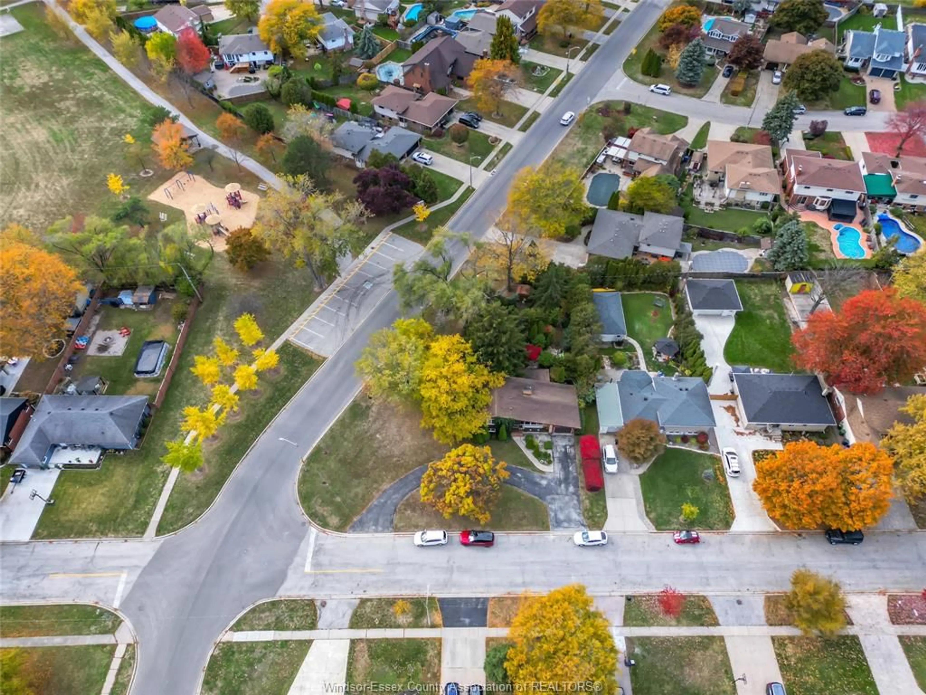 A pic from outside/outdoor area/front of a property/back of a property/a pic from drone, street for 281 Grace, Tecumseh Ontario N8N 2G6