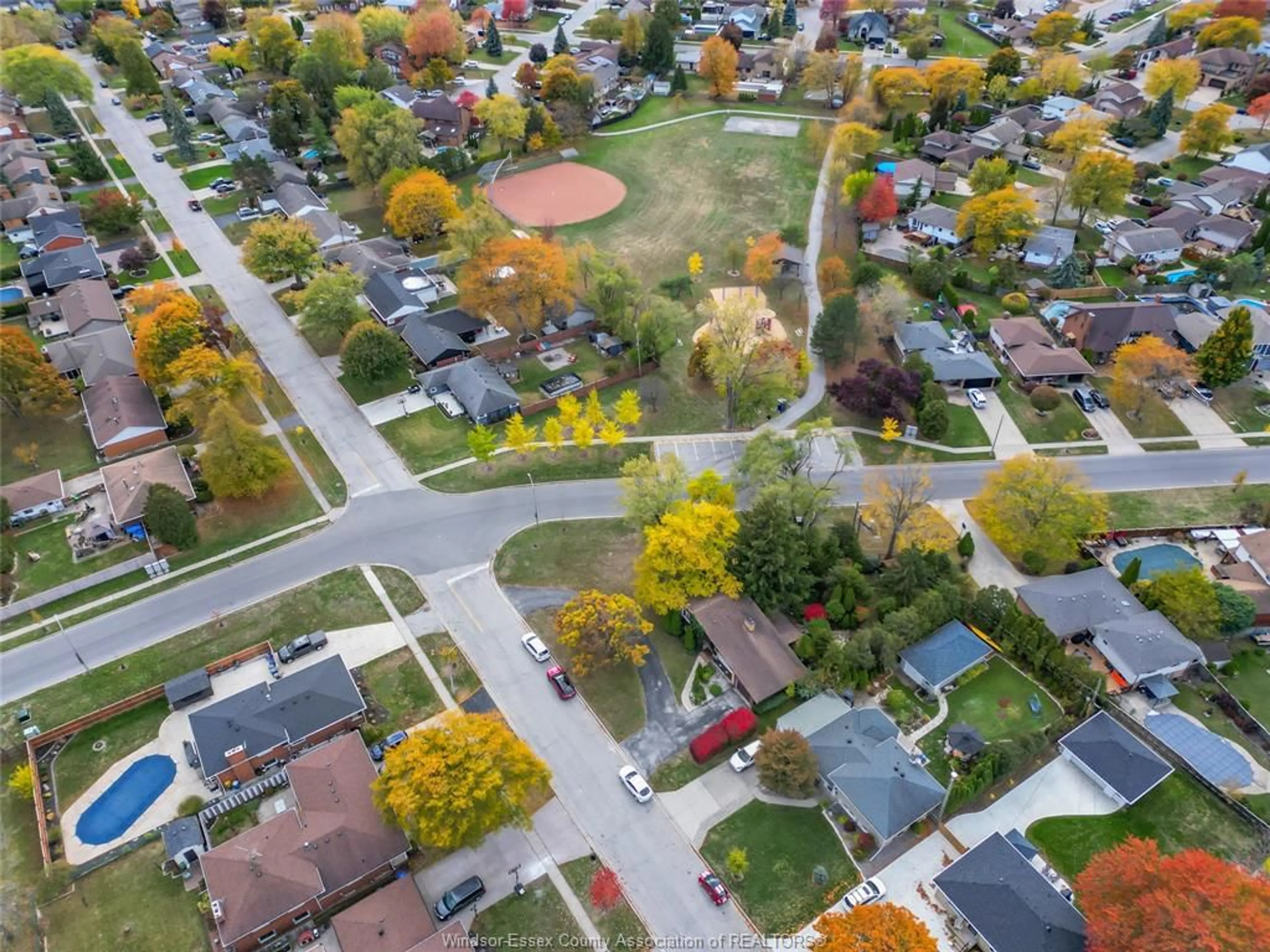 A pic from outside/outdoor area/front of a property/back of a property/a pic from drone, street for 281 Grace, Tecumseh Ontario N8N 2G6