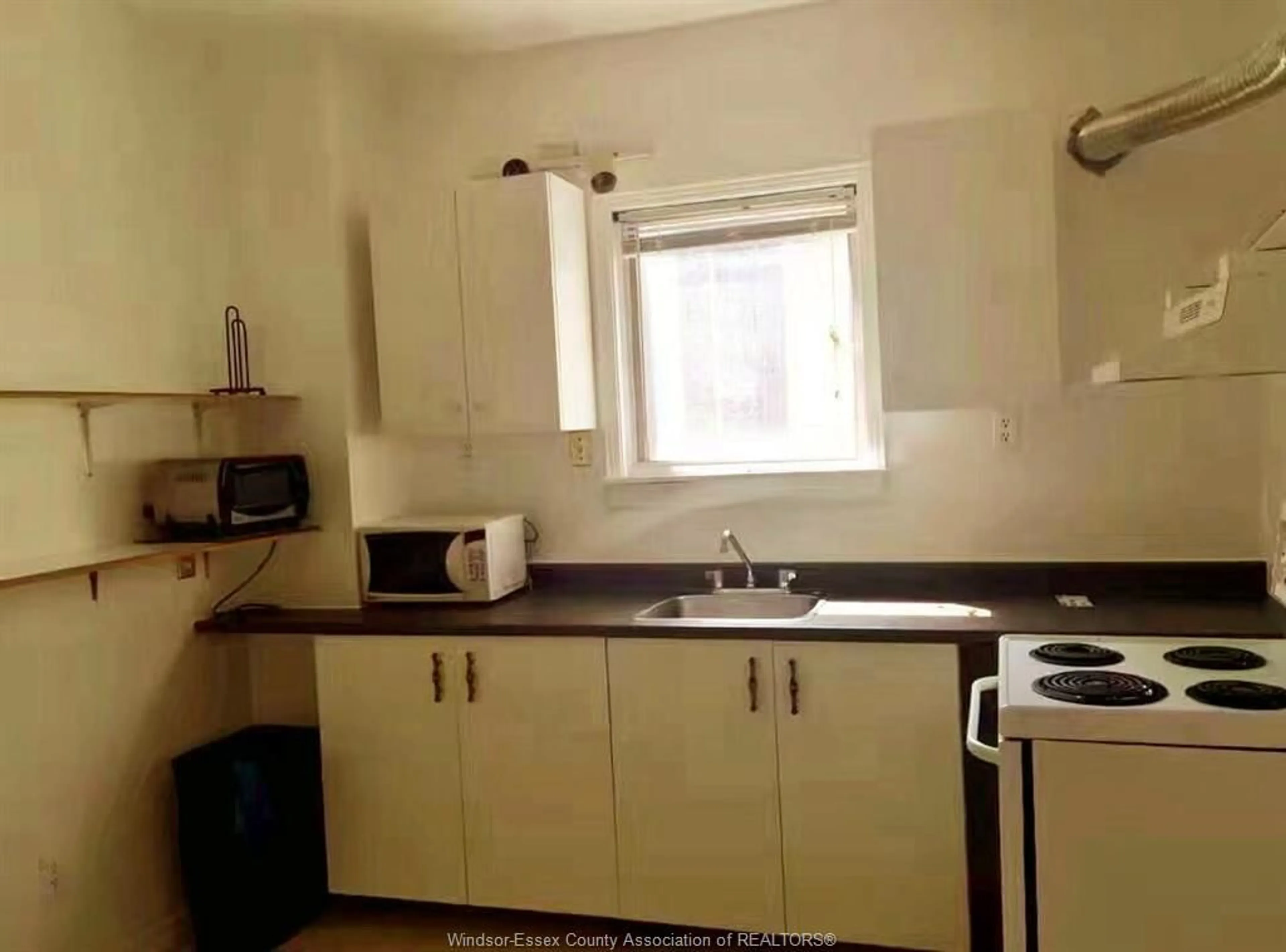 Standard kitchen, unknown for 458 PARTINGTON, Windsor Ontario N9B 2N5