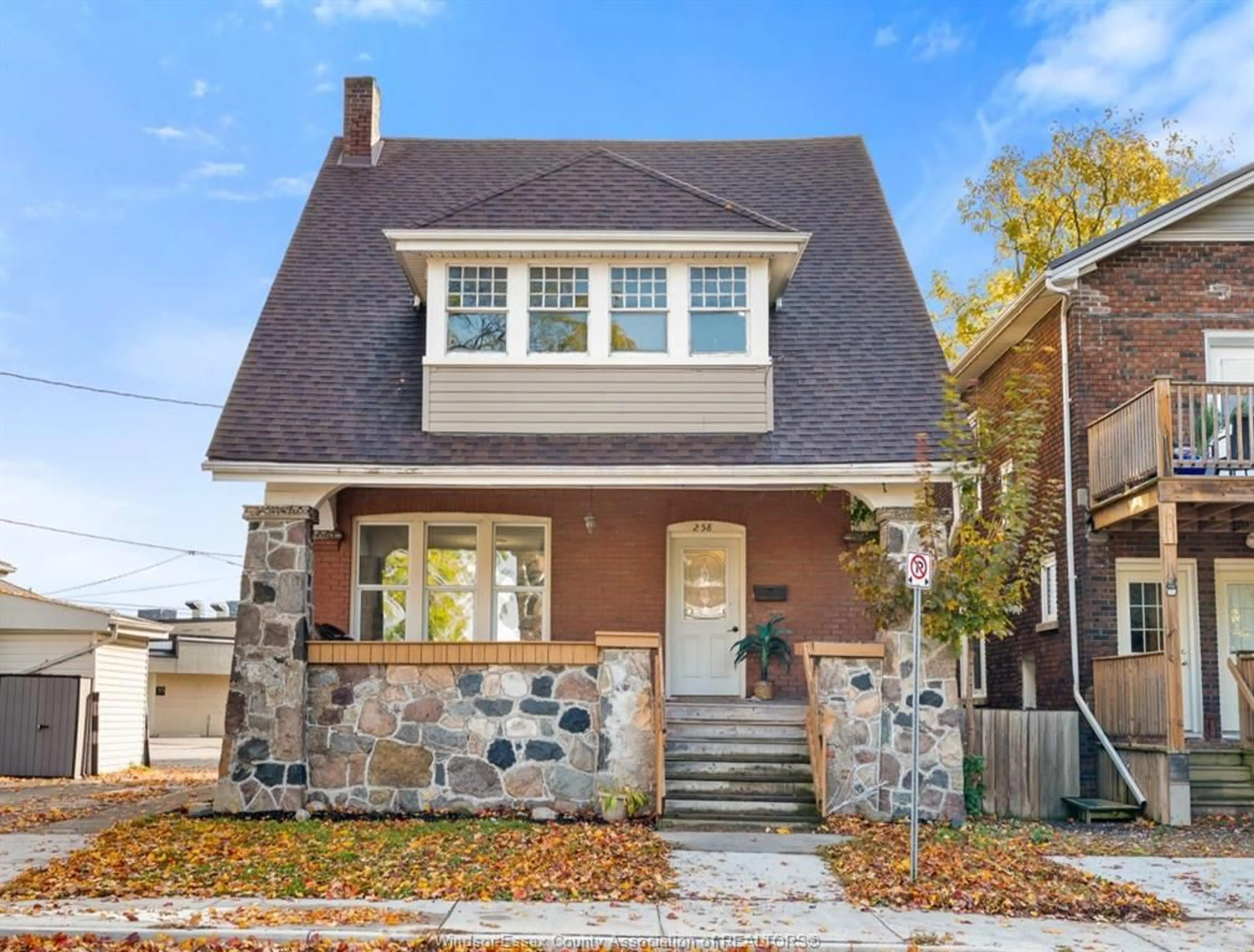 Home with brick exterior material, street for 258 Wellington St S, Chatham Ontario N7M 3P5