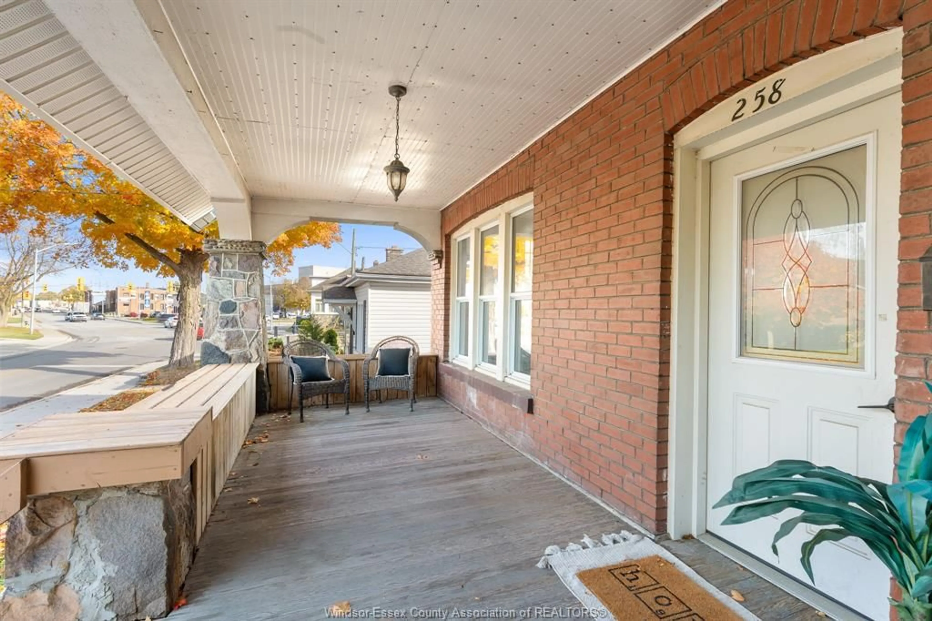 Patio, street for 258 Wellington St S, Chatham Ontario N7M 3P5