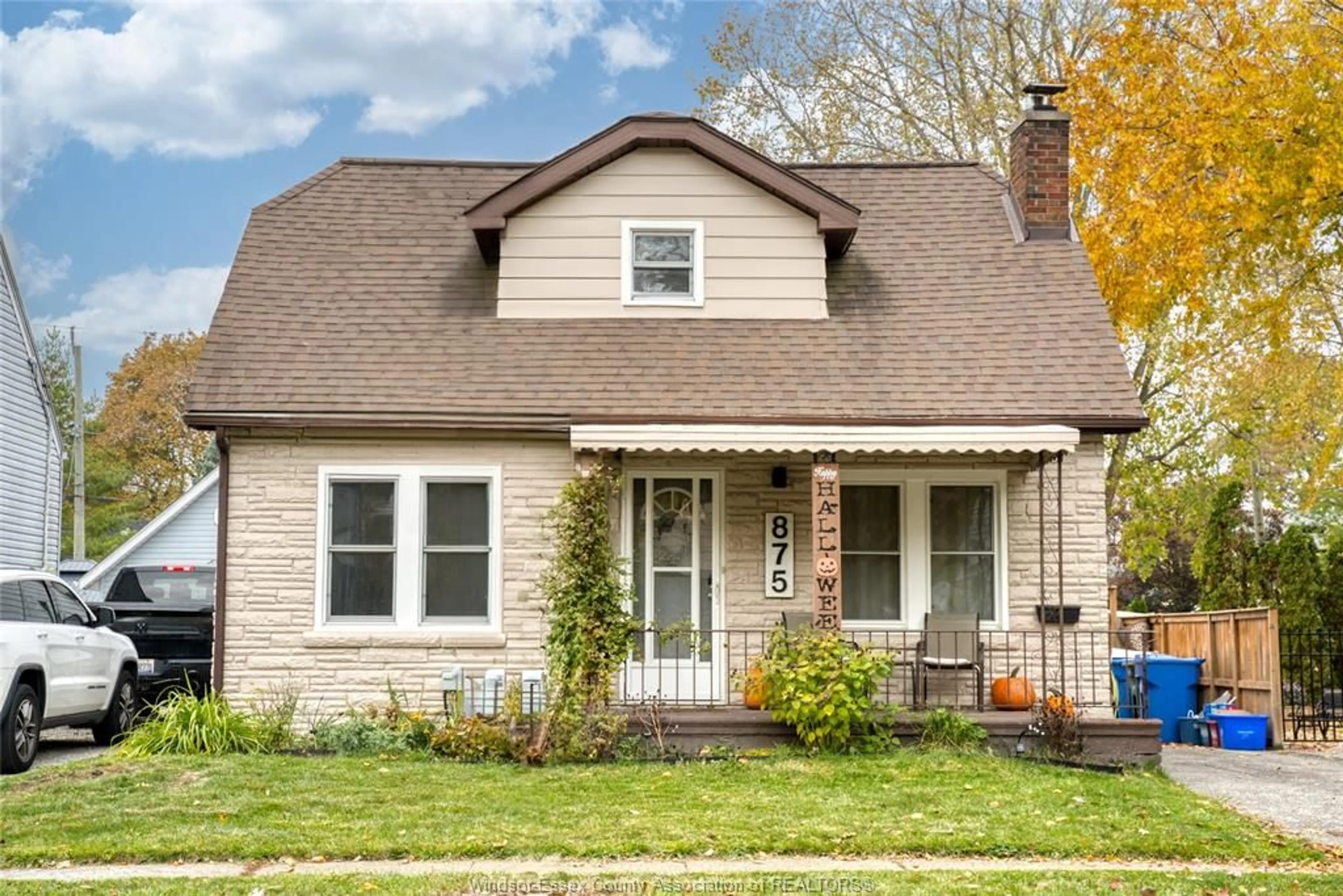 Home with brick exterior material, street for 875 JEFFERSON Blvd, Windsor Ontario N8S 2P7