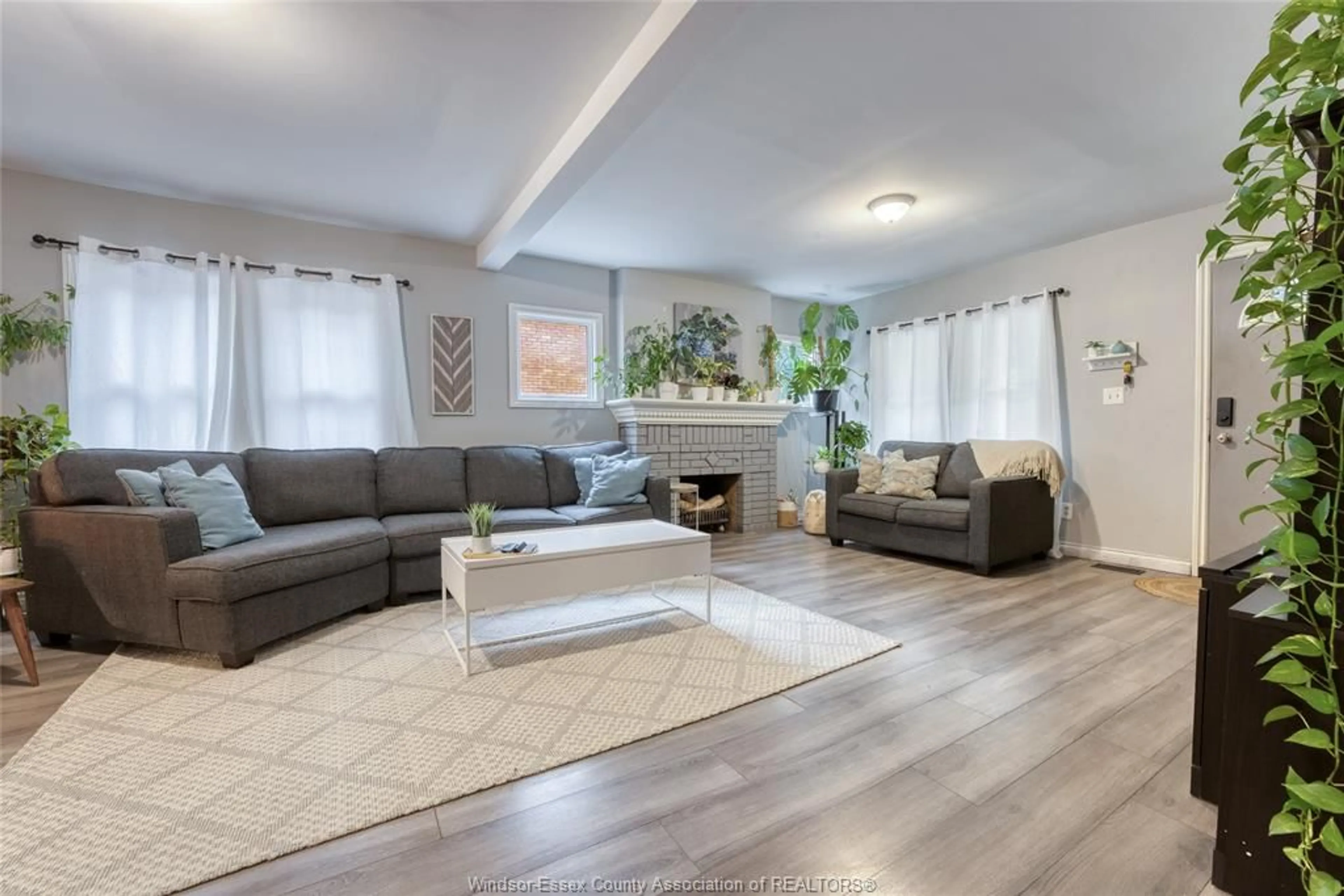 Living room with furniture, unknown for 875 JEFFERSON Blvd, Windsor Ontario N8S 2P7