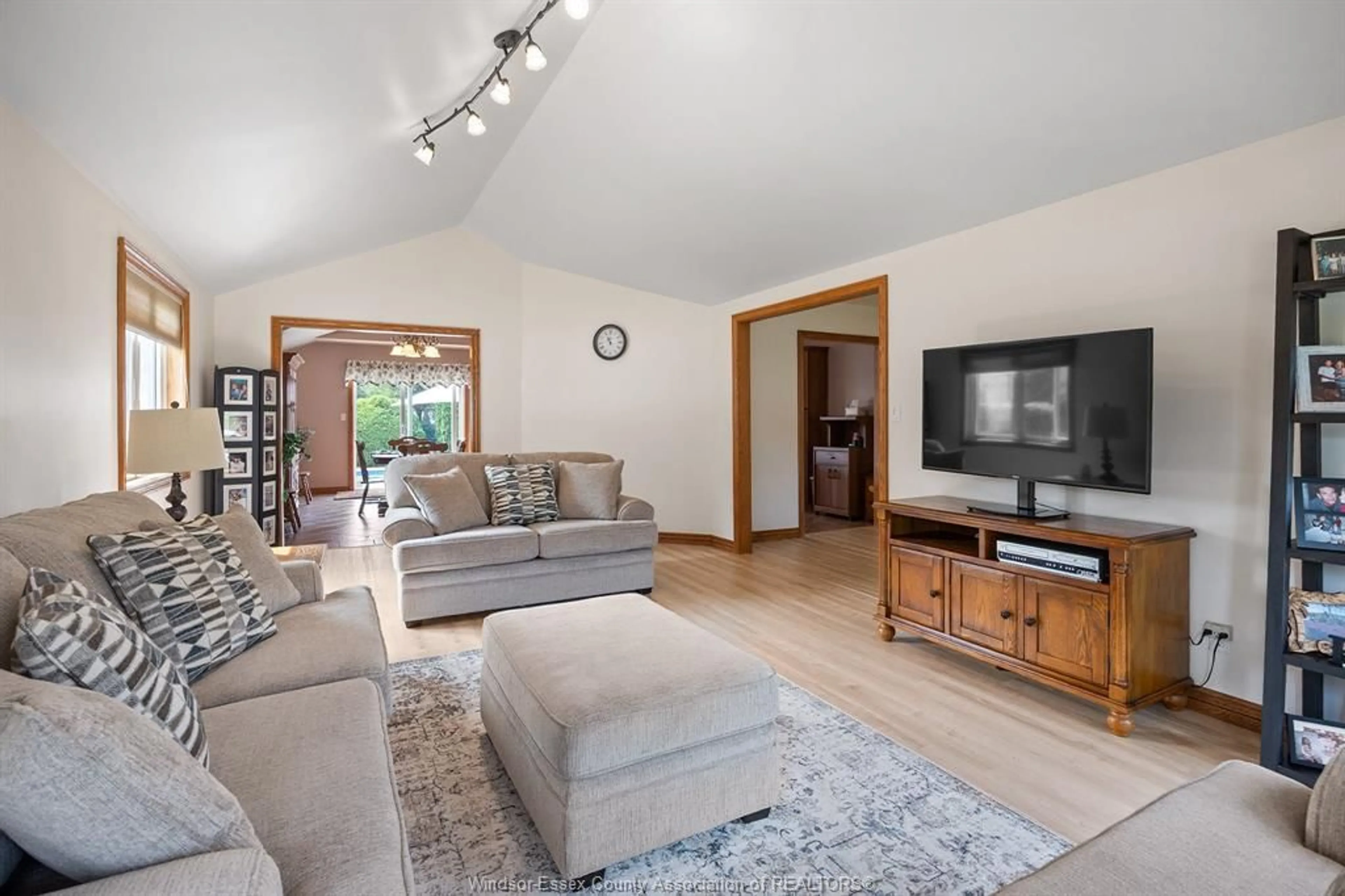 Living room with furniture, unknown for 27 ROSE Ave, Tilbury Ontario N0P 2L0